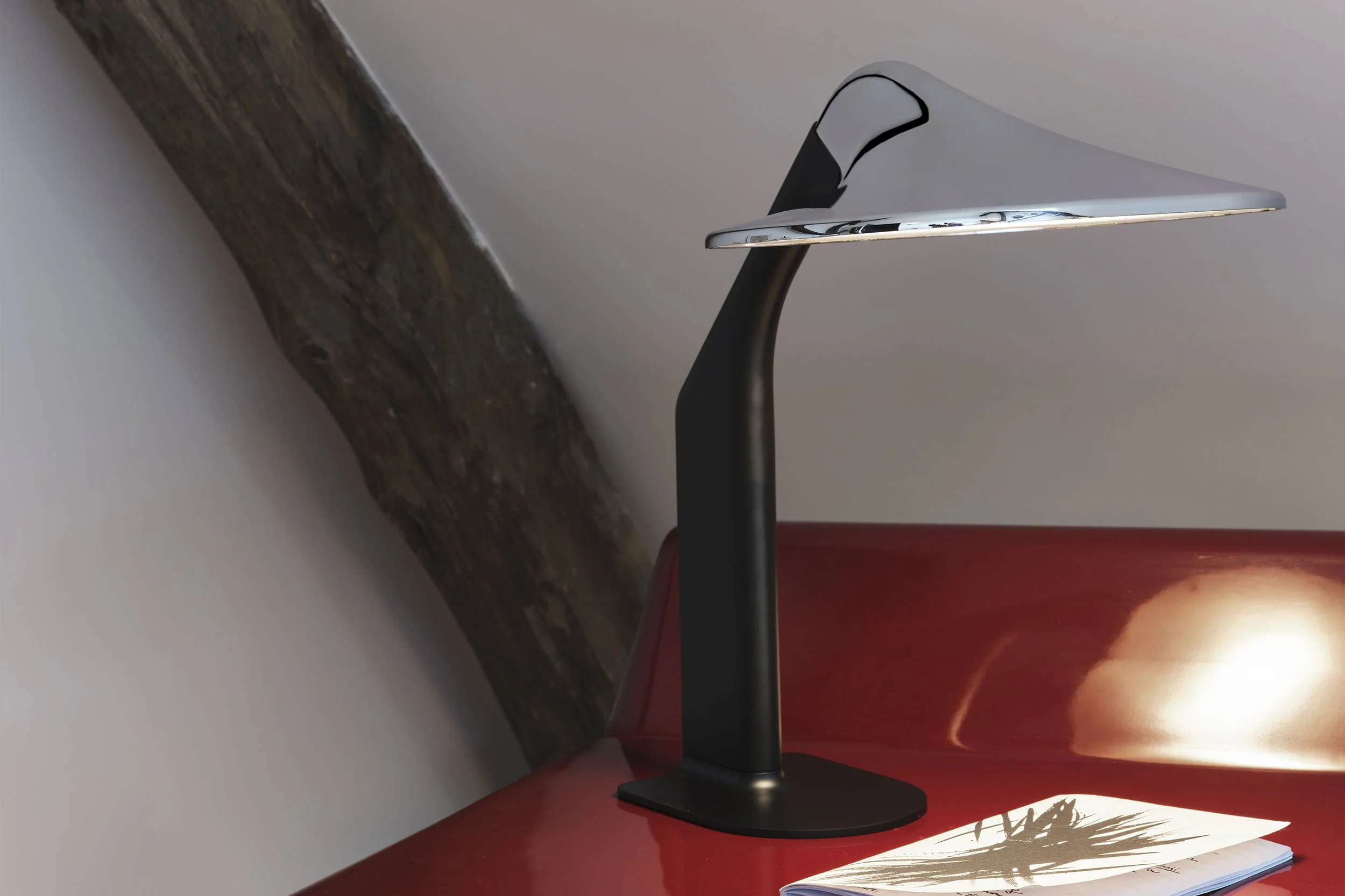 Niwaki table lamp with a chrome lampsgade