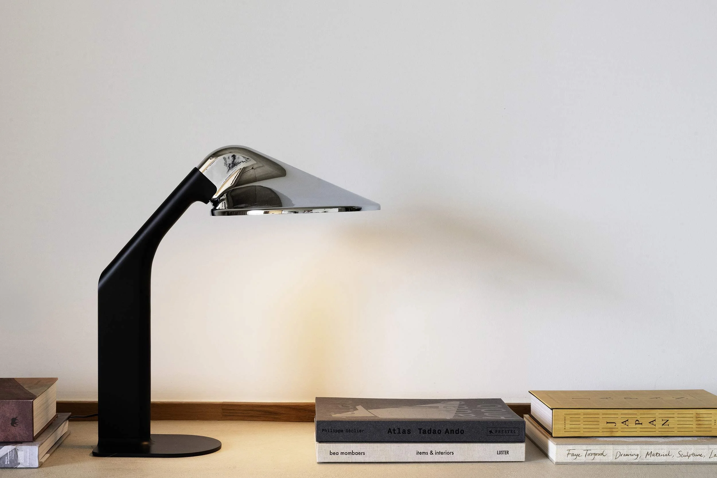 Niwaki table lamp side view