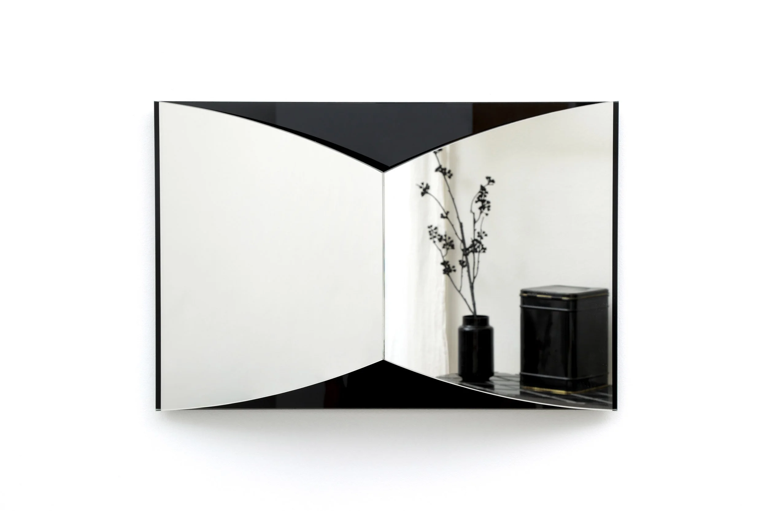 Glace PLiée wall mirror with a volume effect front view