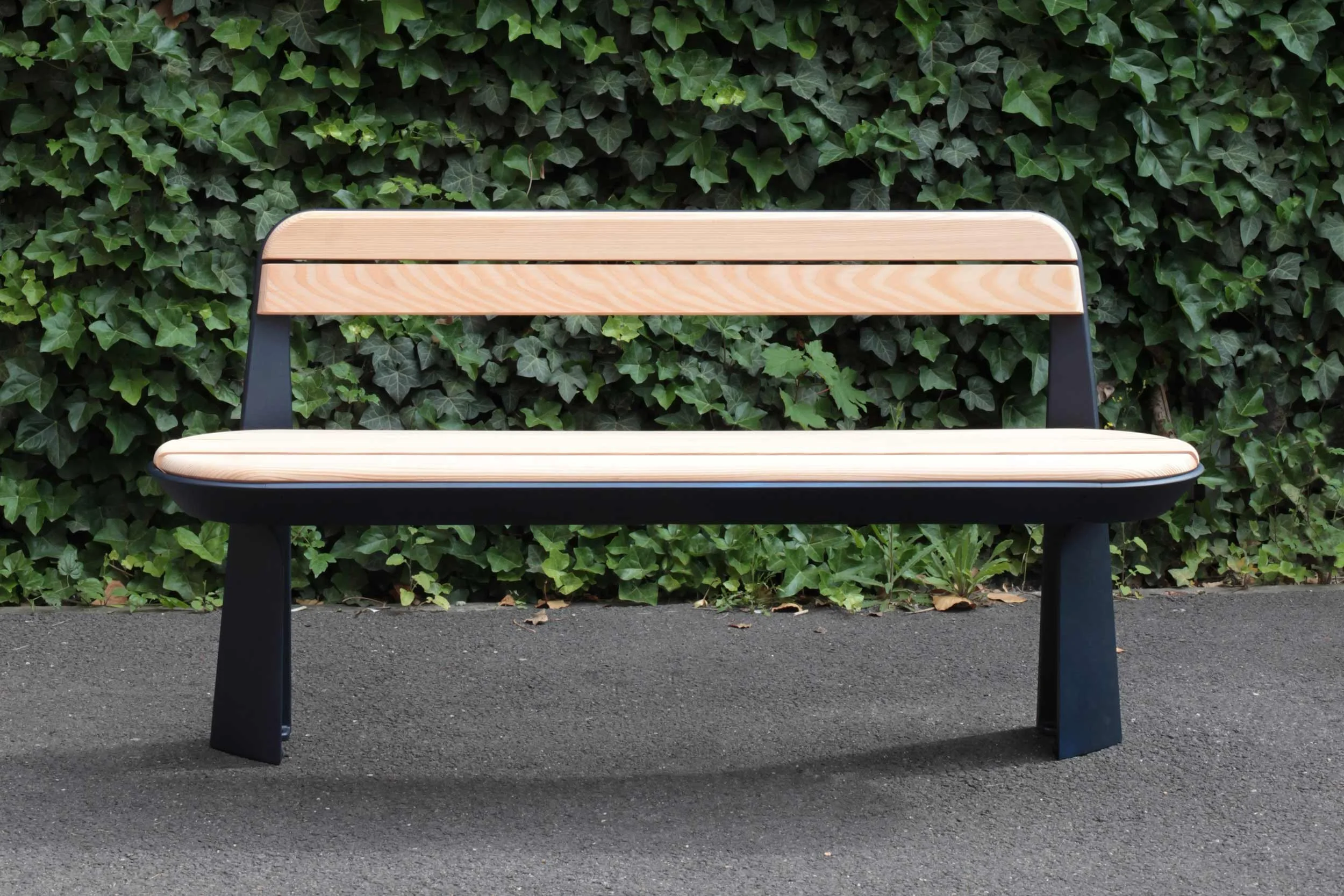 Poa aluminium die-cast bench with a backrest