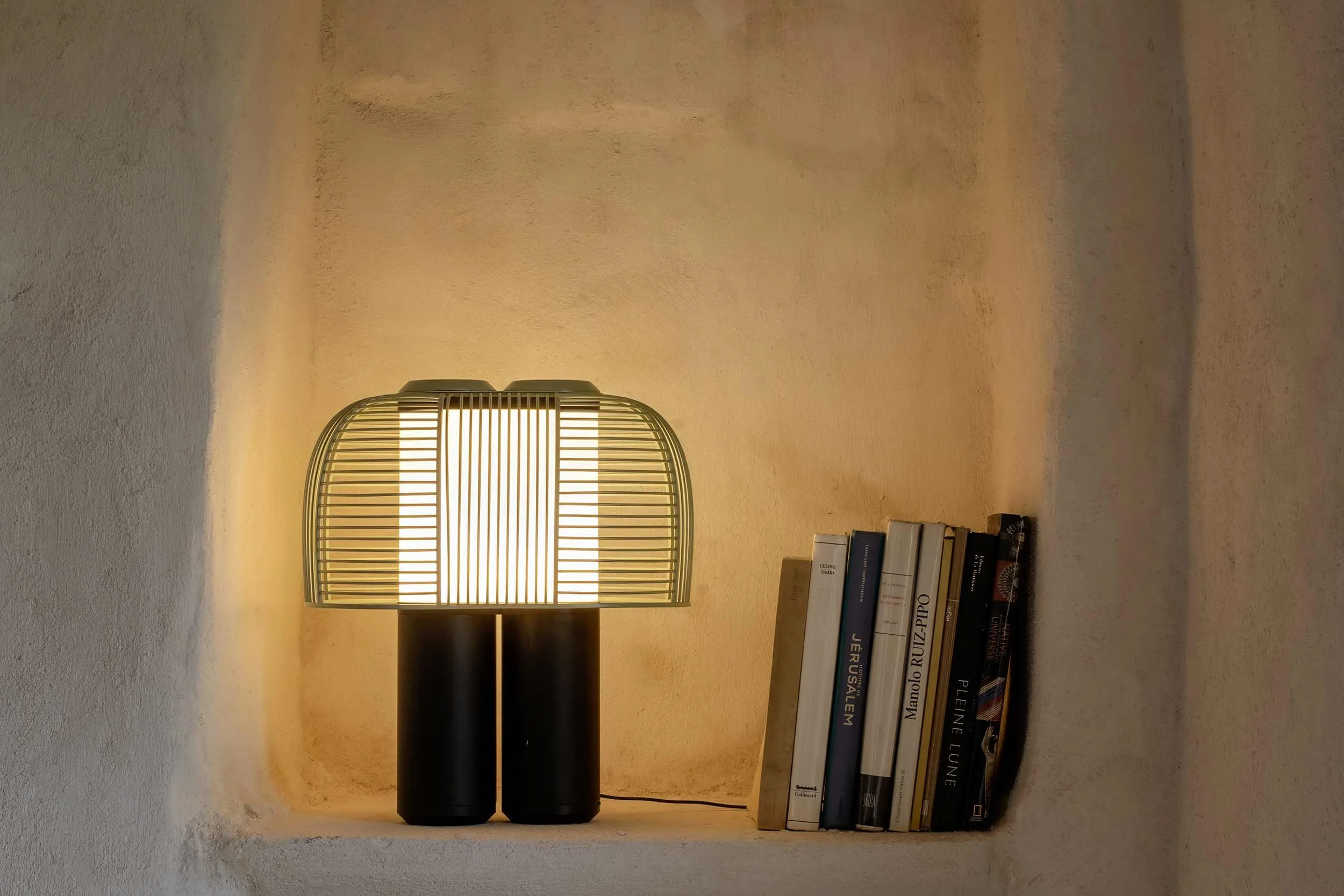 Yasuke table lamp with a green wire lampshade