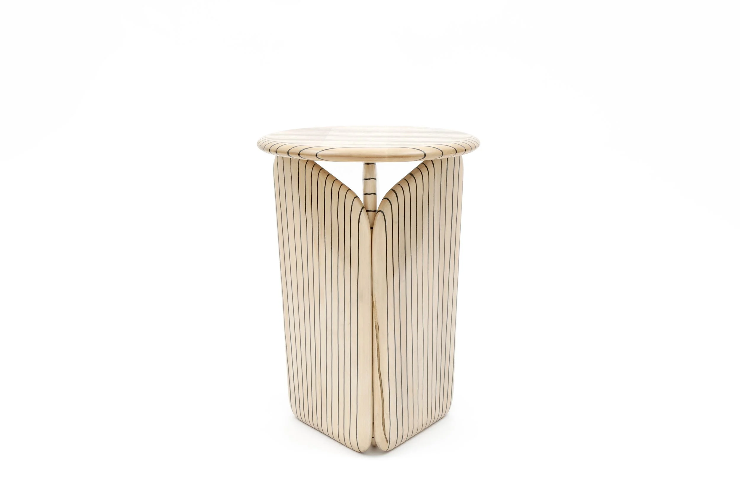Vent contraire side table with black lines back view