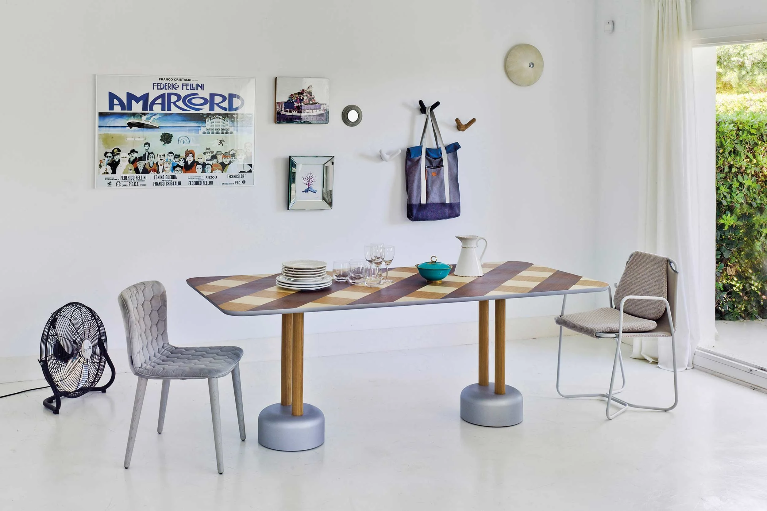 Vichy dining table with a marquetery top
