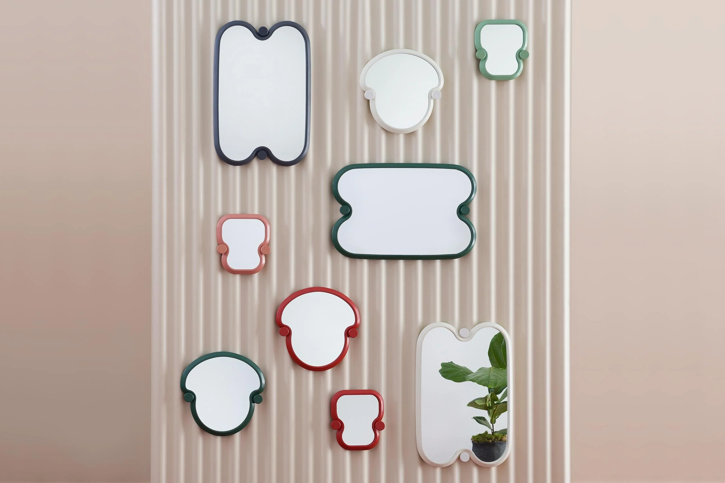 Wall mirrors with different outlines and colours