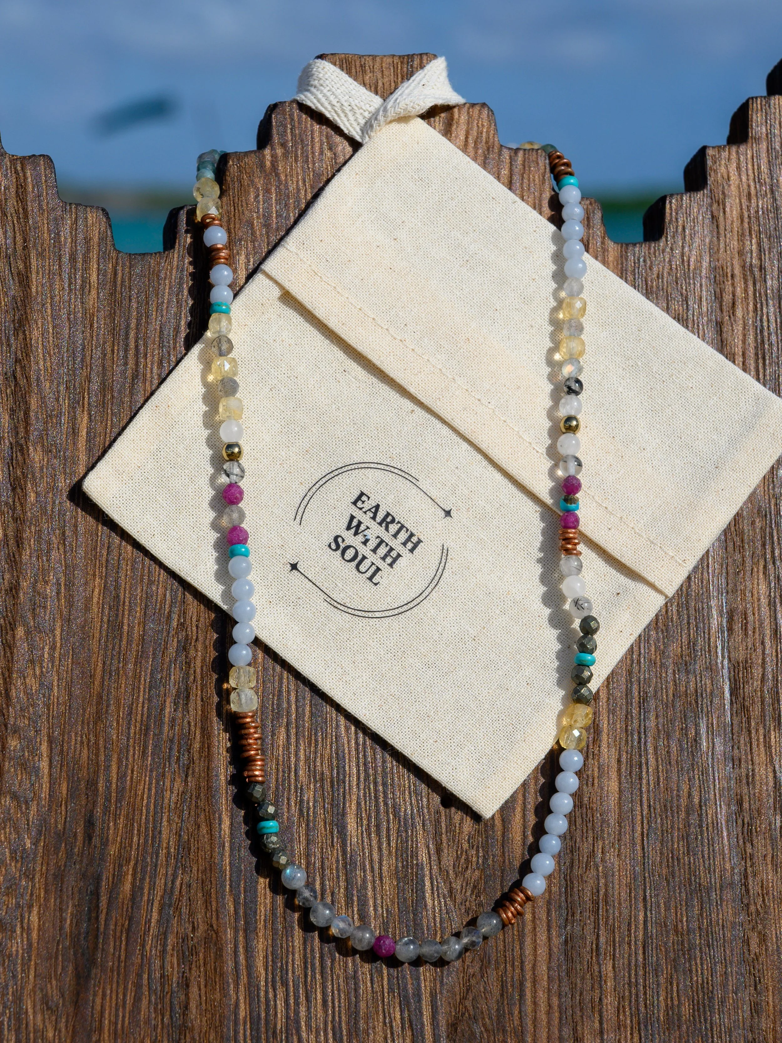 NR. 43 
Mixed metals and Gems
