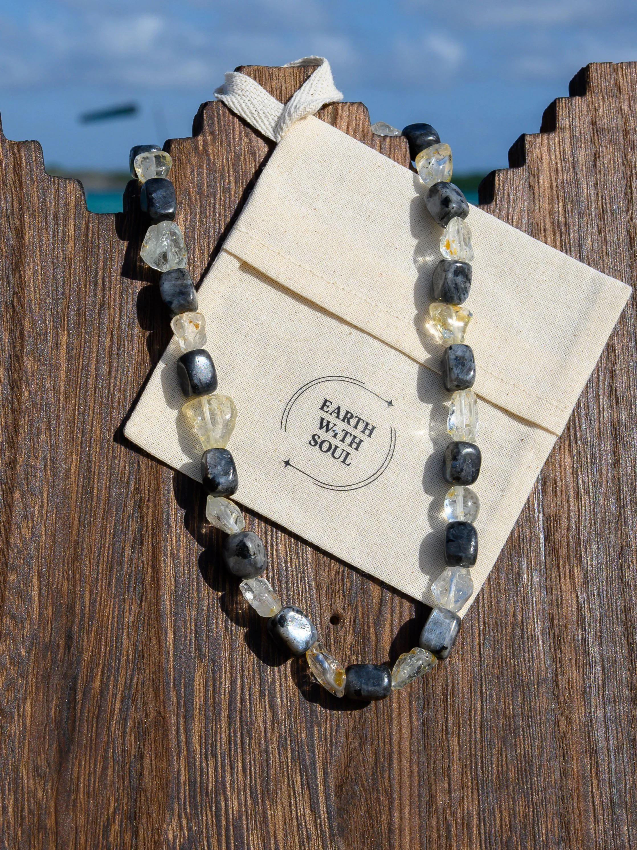 NR. 37 
Rutilated Glass*Black Spectrolite