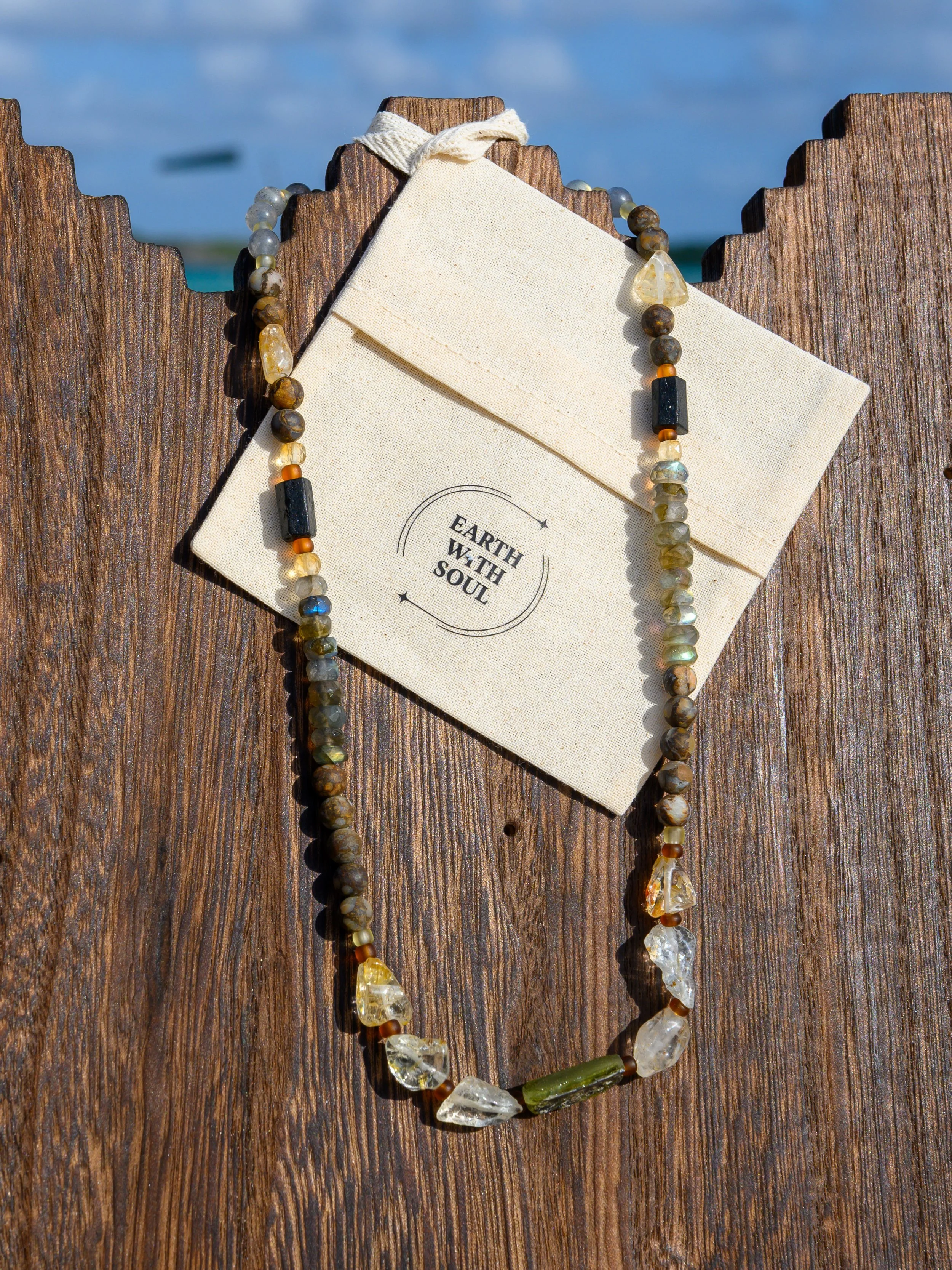 NR. 23 
Roman Glass*Labradorite*Mixed Gems