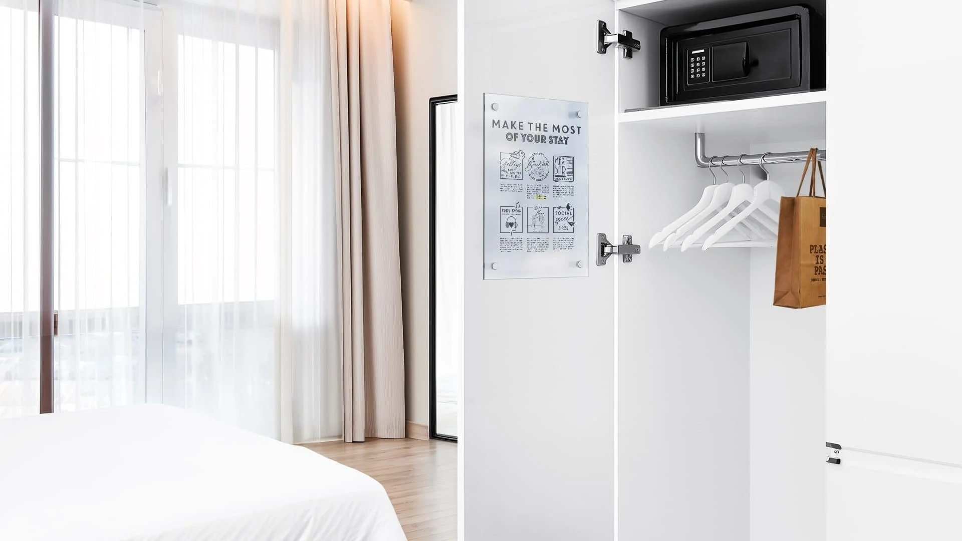HotelzimmerPanel.jpg