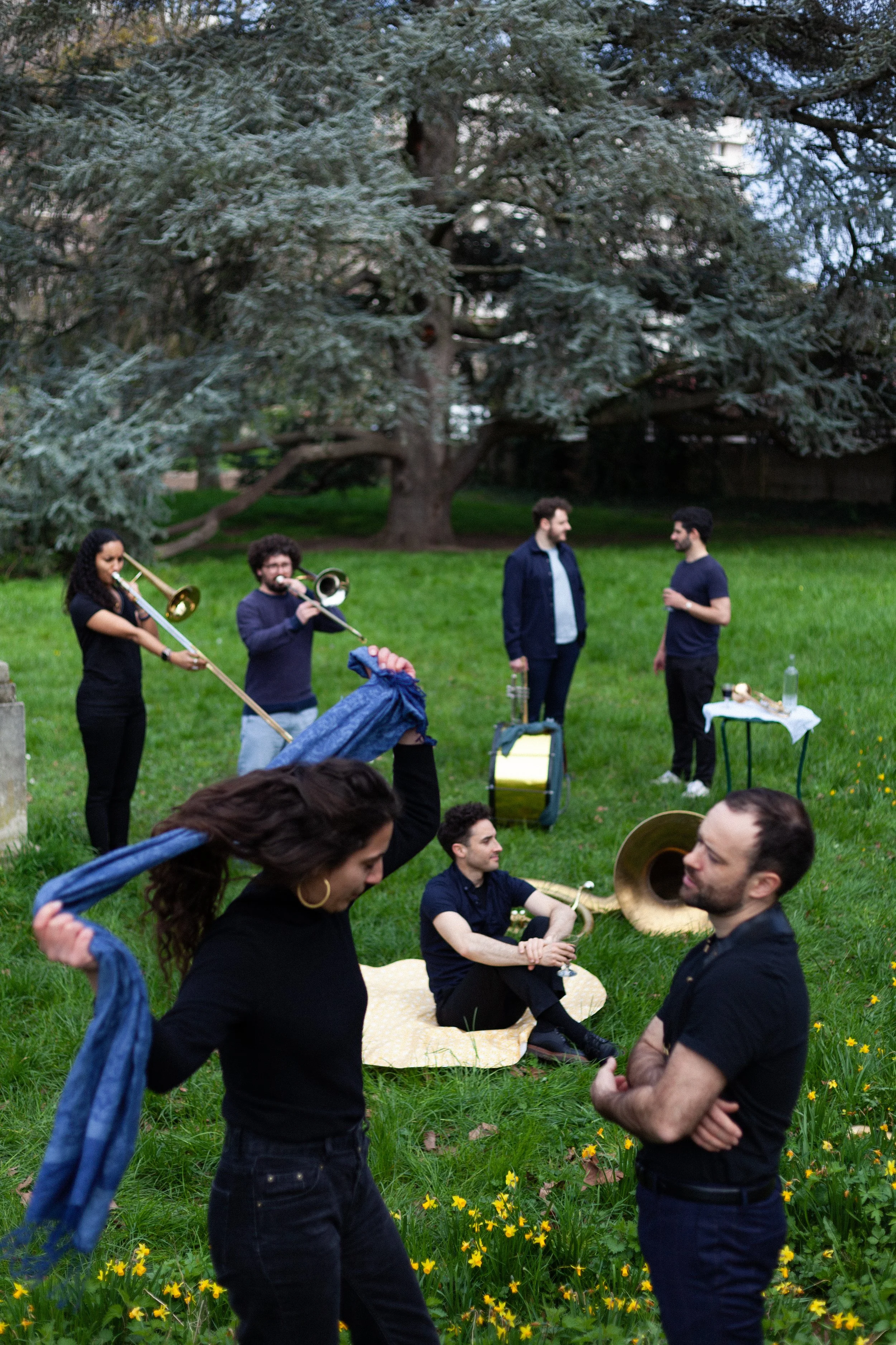 photo scène de vie musicians iran balkan beautiful hair
