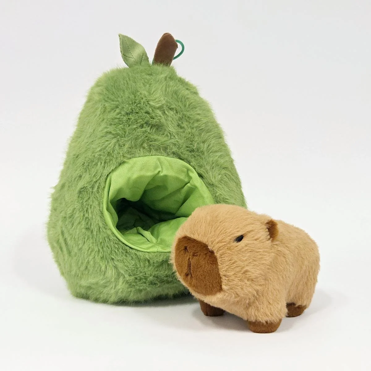Capybara in avocado 33cm 01.jpg
