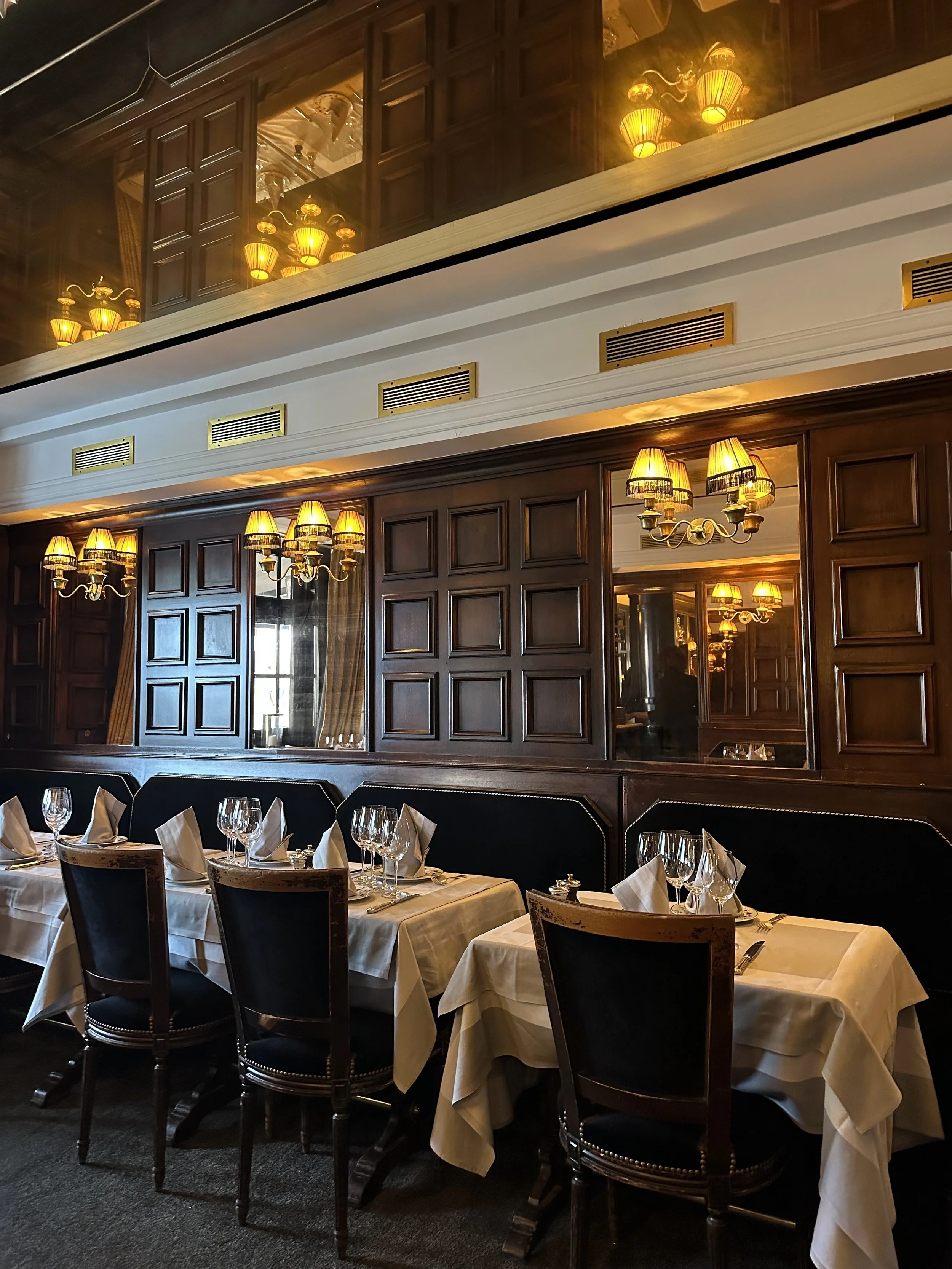 Dining room at Le Voltaire restaurant Paris