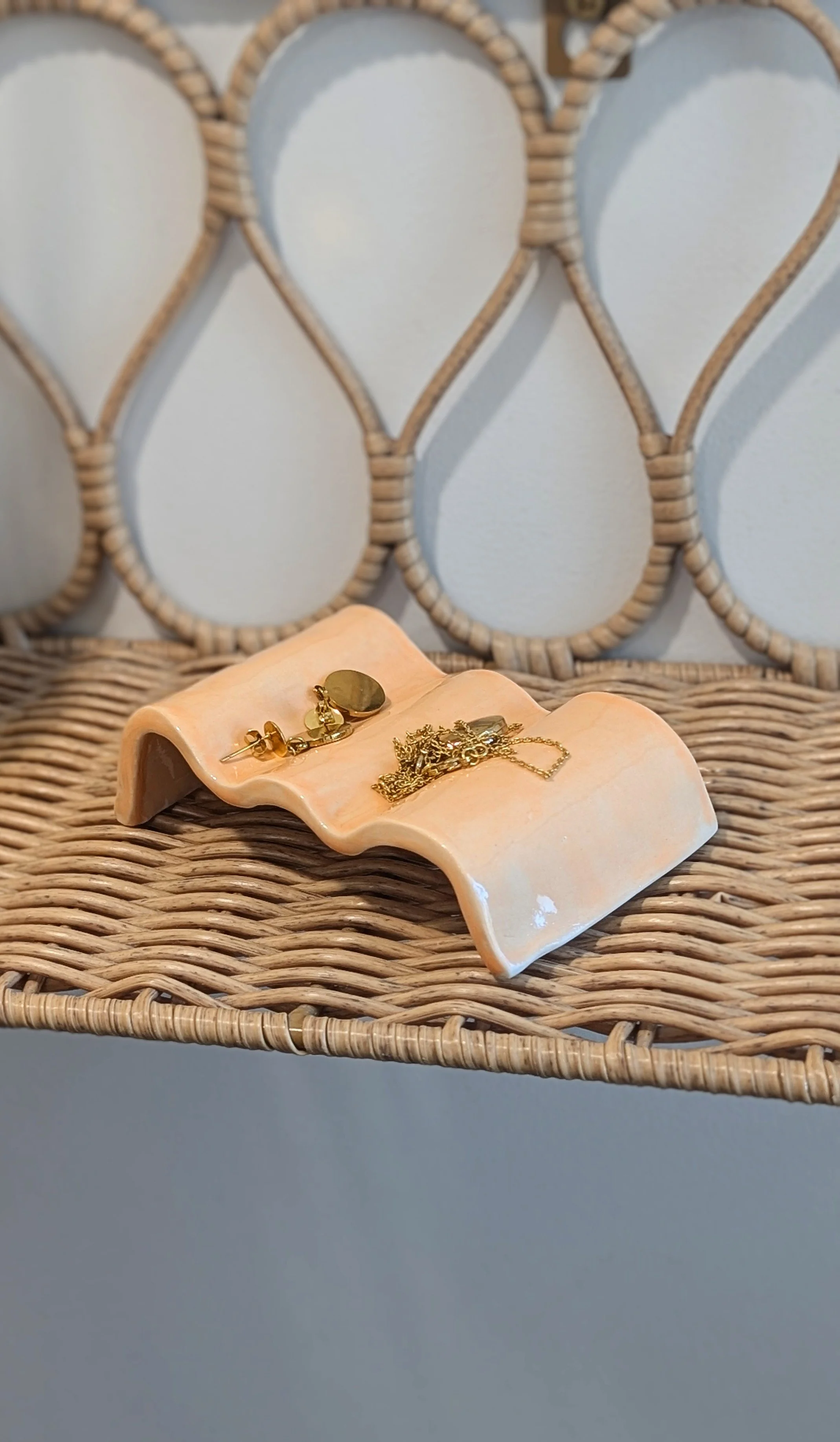 Ceramic jewelry holder