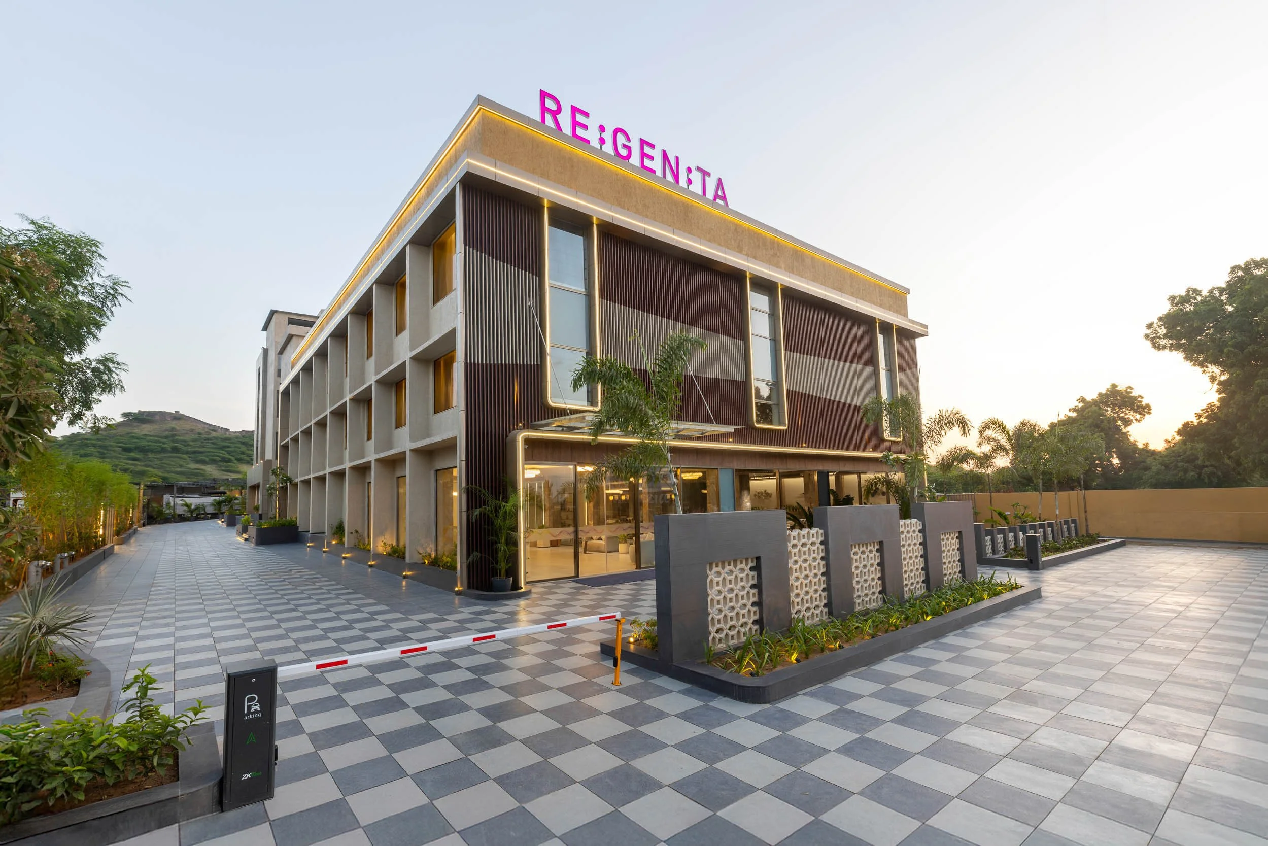 0J3A6320-Edit copy.jpg