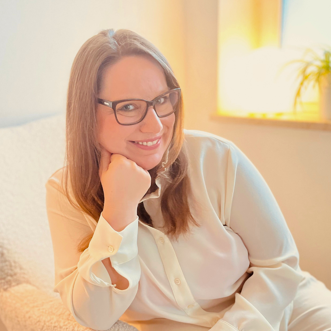 Ausbilderin für Doula-Geburtsbegleiterinnen lächelt