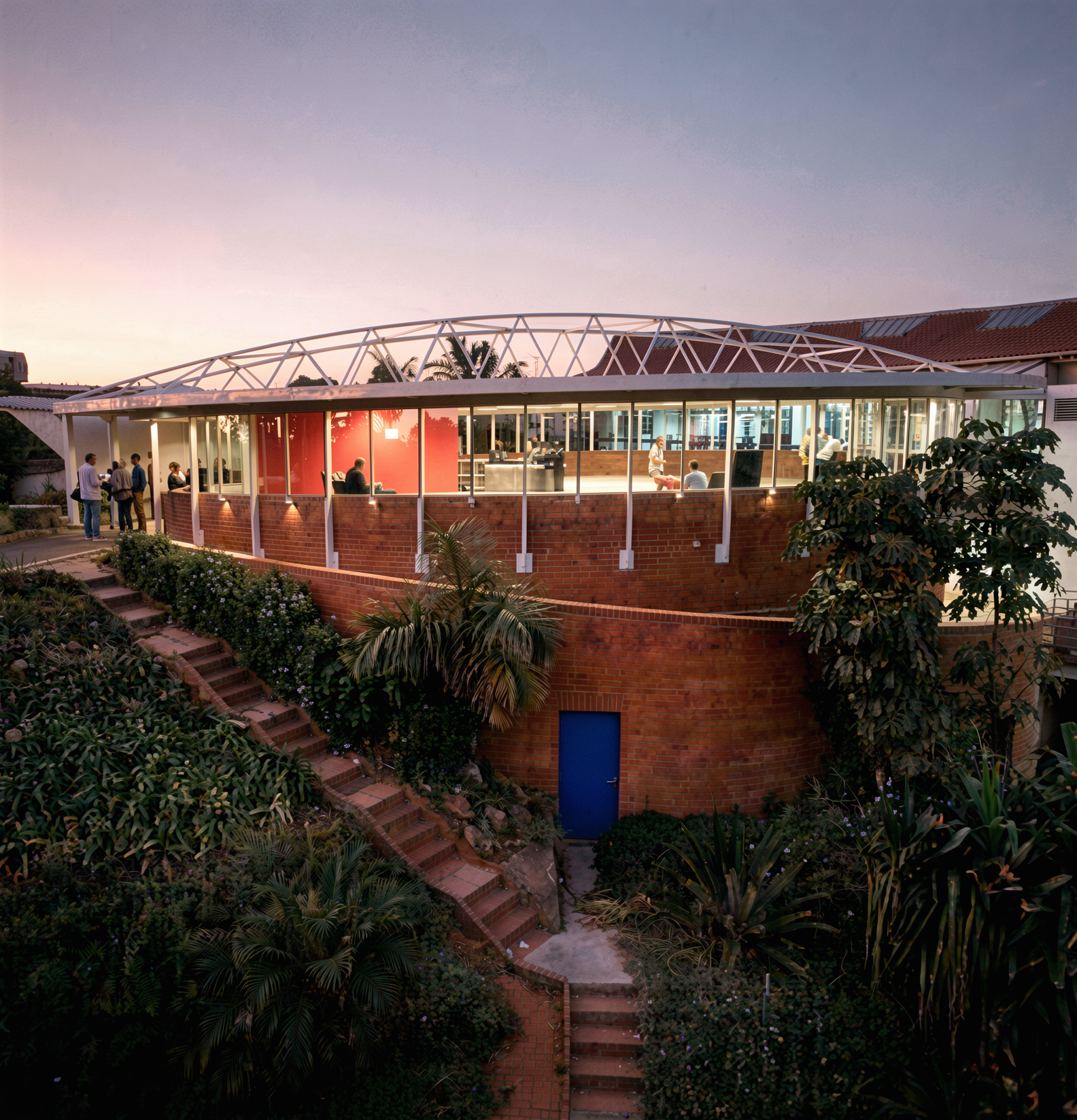 1995 - MANGOSUTHU UNIVERSITY RESOURCE CENTRE