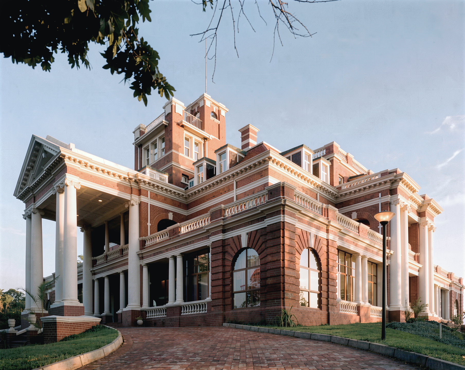 1990 - MANOR HOUSE