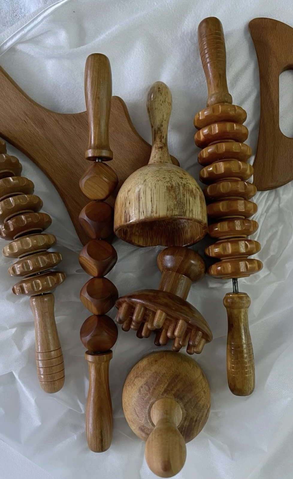 Colombian Wood Therapy maderoterapia treatment using a wooden sculpting tool on the abdomen for body contouring in Marylebone, London.