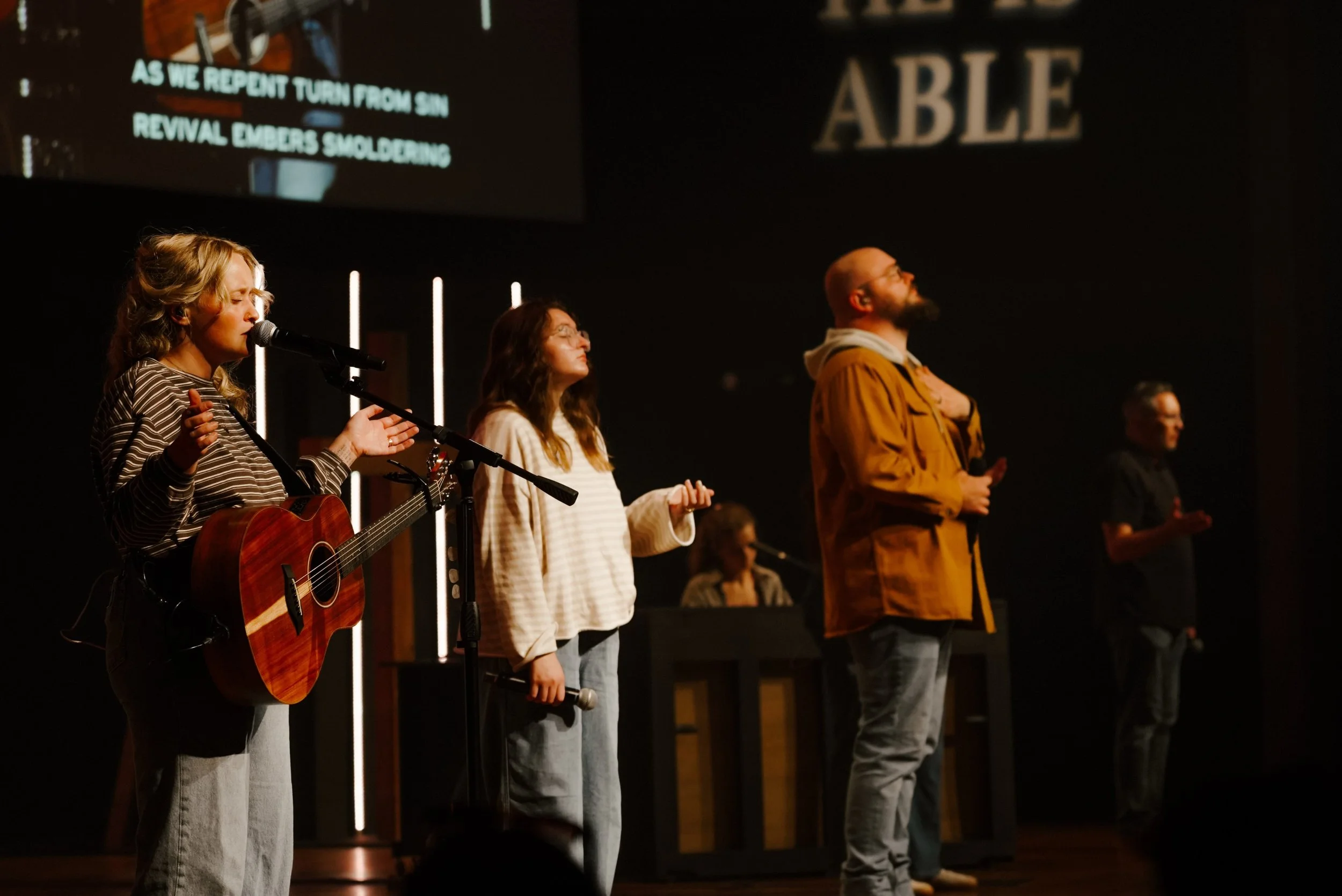 Love this church, serving the good Lord by capturing what Sundays look like in His house ❤️ @friendschurch.online