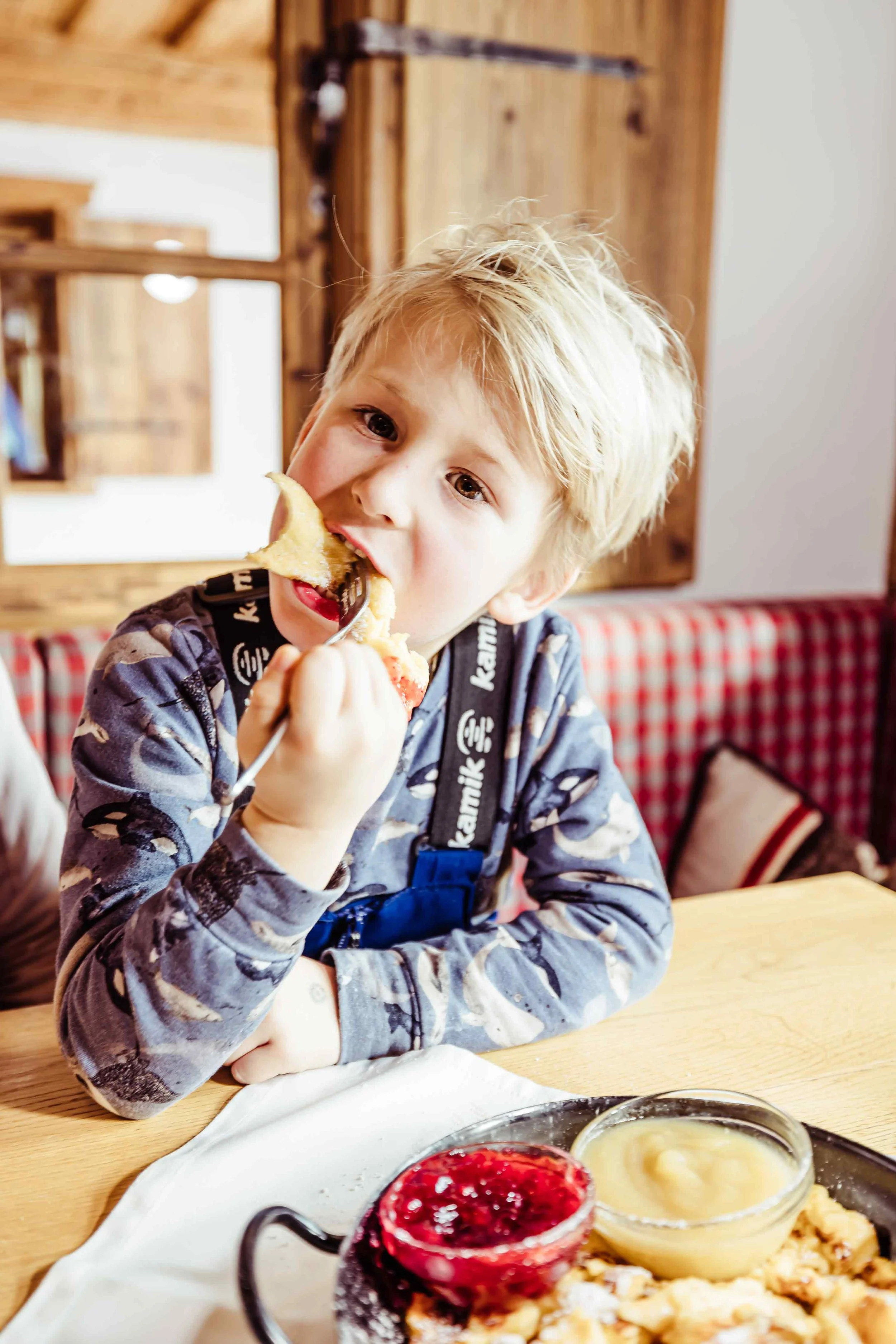 familienshooting-alpbach_kaiserschmarrn_bub1.jpg
