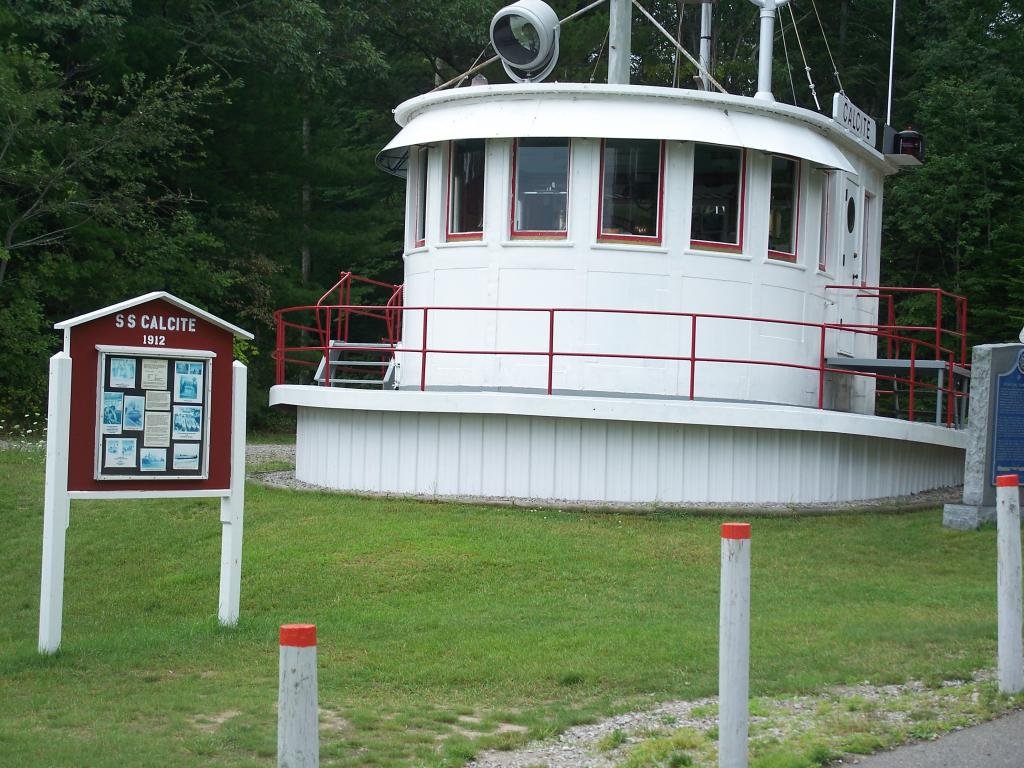 40 mile point lighthouse park 1.jpg