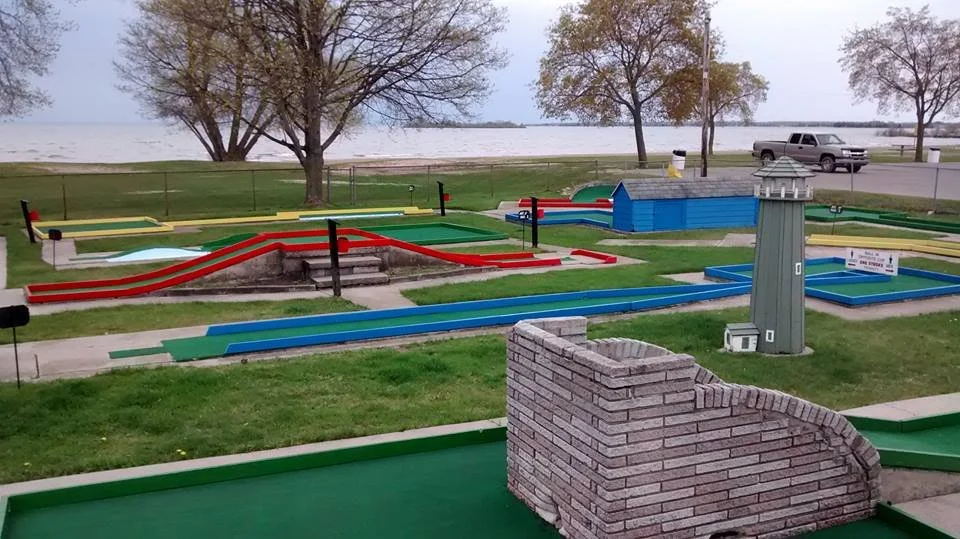 Lee's Mini Golf 2.jpg