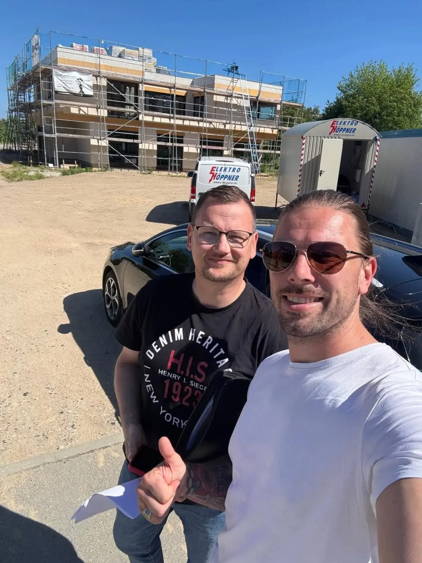 Der wichtigste Erfolgsfaktor bei Projekten?

Alle Verantwortlichen fr&uuml;h an einen Tisch holen.

Heute wieder vor Ort in Rostock 📍
Baustellenbesichtigung &amp; Besprechung, richtig cooles Projekt, top Lage, bestes Wetter ☀️

Unsere Erfahrung:
Je 