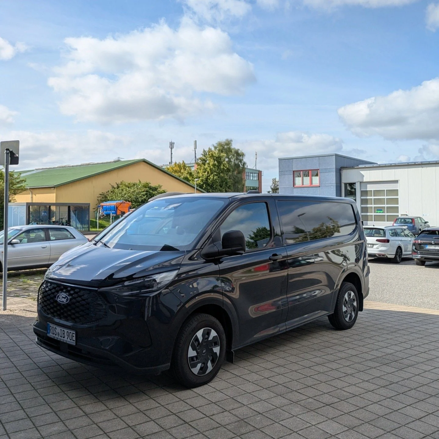 Ein weiterer Schritt in Richtung nachhaltige Mobilit&auml;t. 🚐⚡

In Vertrieb und Transport setzen wir inzwischen auf E-Mobilit&auml;t und haben Zuwachs bekommen: Unser neuer Ford E-Transit ist da! 

Ganz bereit f&uuml;r die erste Tour ist er aber no