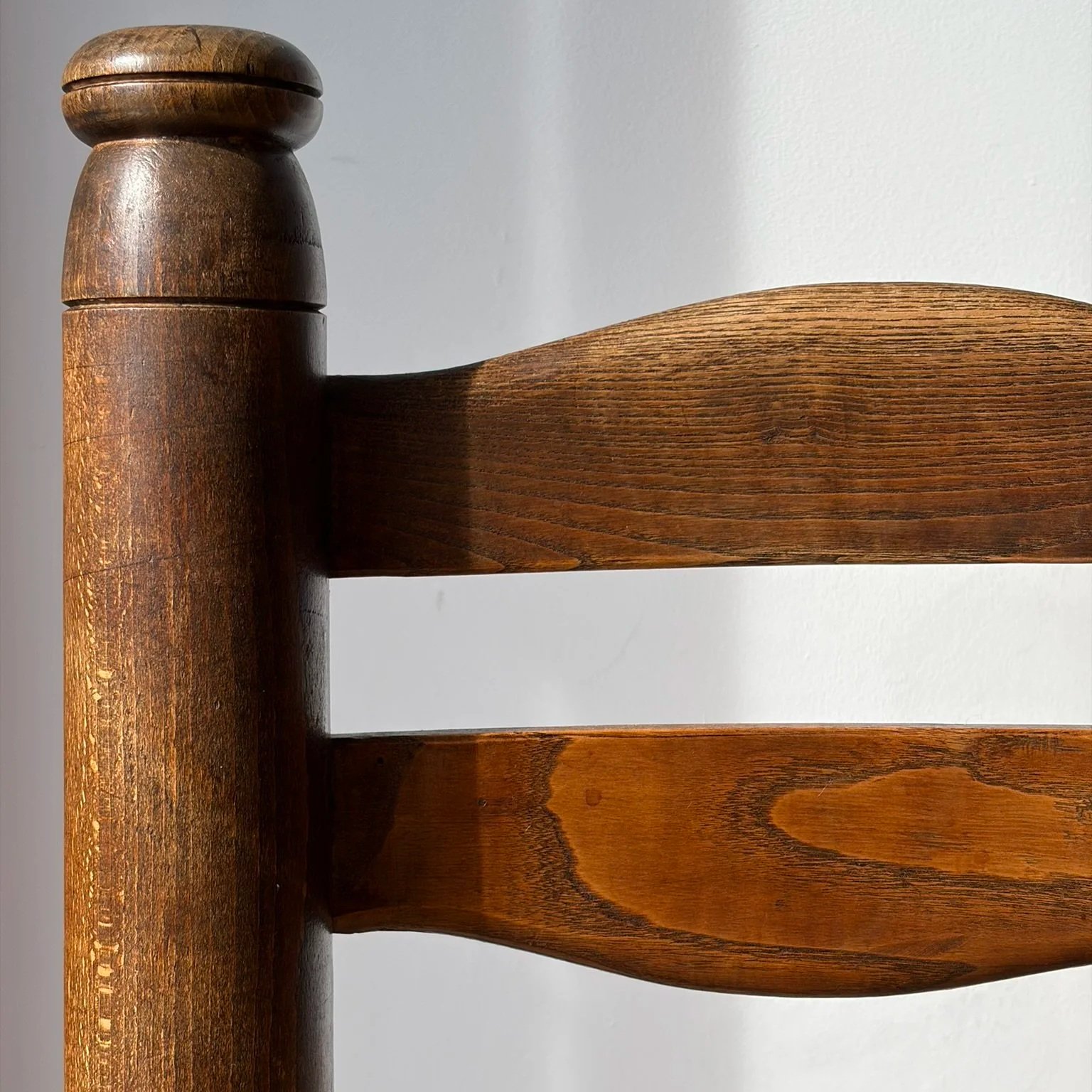 Chaise basse de cheminée en hêtre dlg charles dudouyt