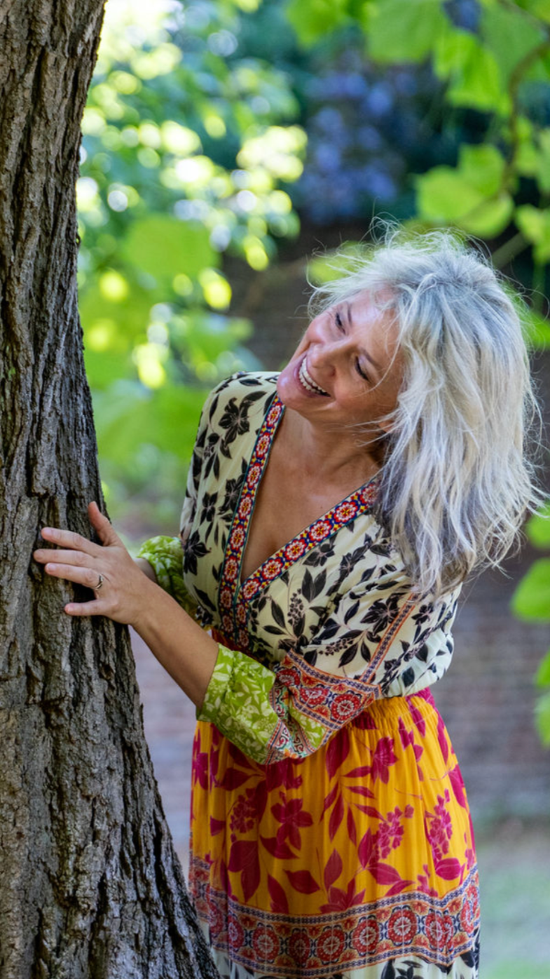 A photo of Lisa at Lisa McLoughlin Art.