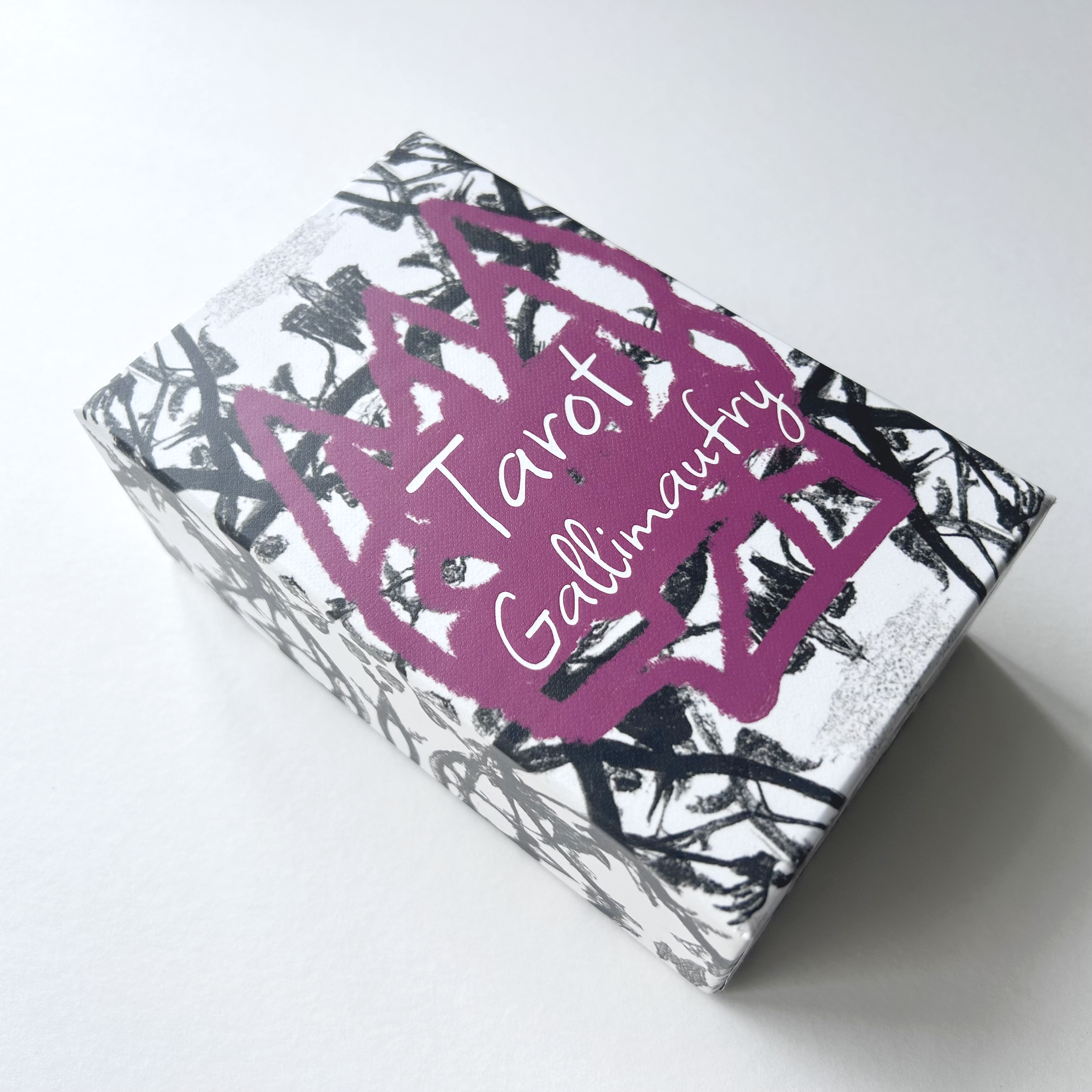 TAROT GALLIMAUFRY  


An open and intuitive approach to tarot.
Images and fragments combine in a loose visual language, allowing meaning to remain fluid.