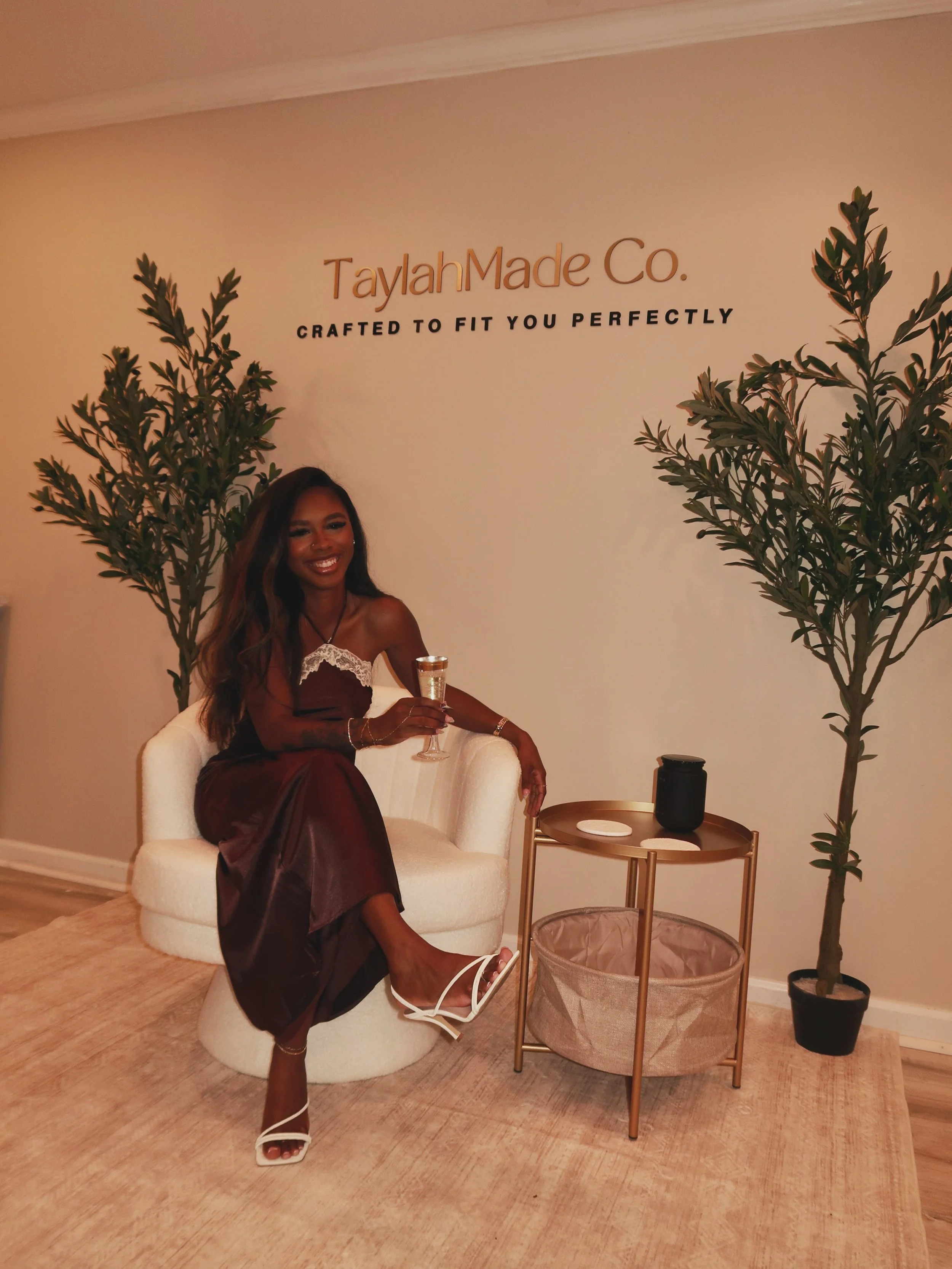 The door is open for real now. Permanent jewelry and custom engraving, by appointment and walk-in when I have room.

📍 10875 Main St, Suite 209, Fairfax VA

🔗 Booking in bio

#permanentjewelry #fairfaxva #dmvsmallbusiness #fairfaxnailtech