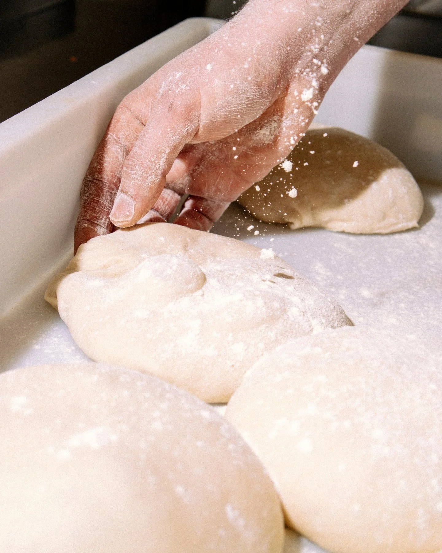 We&rsquo;re slingin&rsquo; pizzas all Bank Holiday weekend!⁠
⁠
Friday to Sunday from 11am, bookings and walk-ins welcome.⁠
⁠
#marantos #marantoslarklane #larklane #larklaneliverpool #liverpoolrestaurants #liverpoolfood #italianrestaurant #liverpoolba