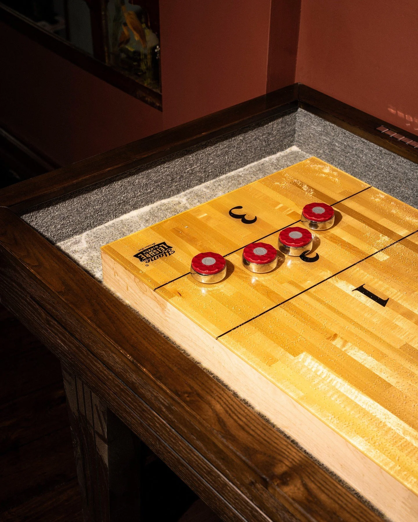 It&rsquo;s all fun and games until the sand turns against you.⁠
⁠
If you know, you know.⁠
⁠
Everyone&rsquo;s got that one mate who suddenly thinks they&rsquo;re a shuffleboard professional after a pint or two 🍺⁠
⁠
#thegatheringplace #larklane #larkl