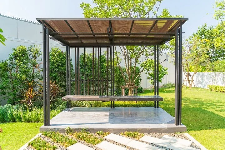 Buzz Off Bugs: Enhancing Your Outdoor Living with Screens!