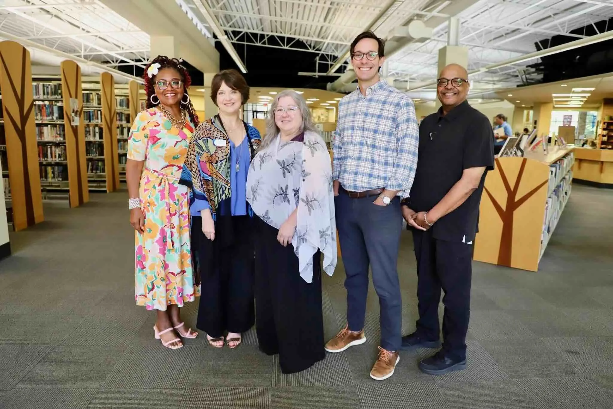  Jane Alexander (second from left) with the Jackson-Hinds Library System board and Executive Director Jeanne Williams (third from left.) 
