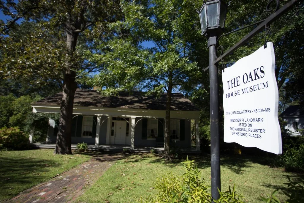 Outside The Oaks House Museum in Jackson, Mississippi