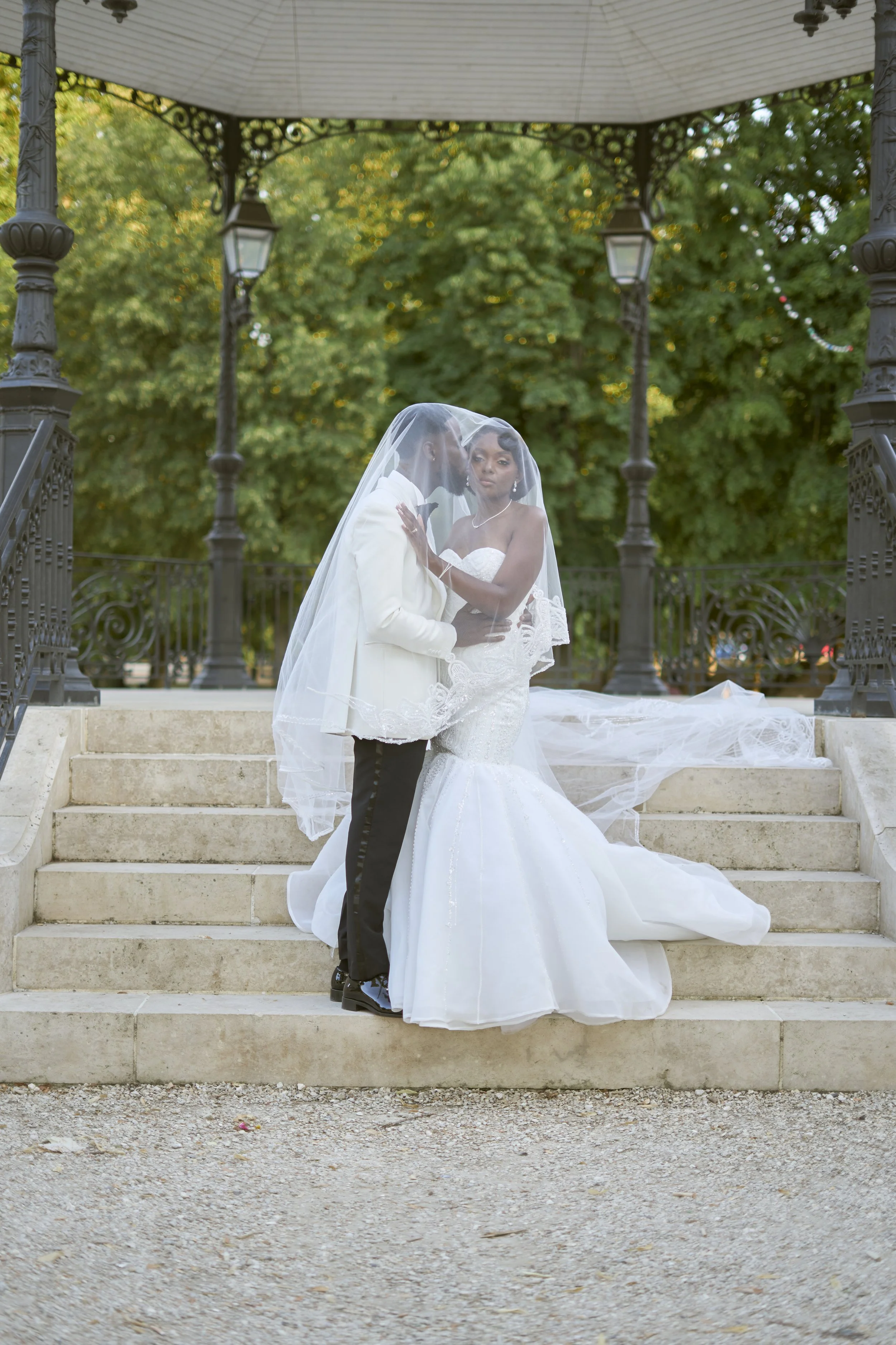 ELIANE & LARSON 204.jpg