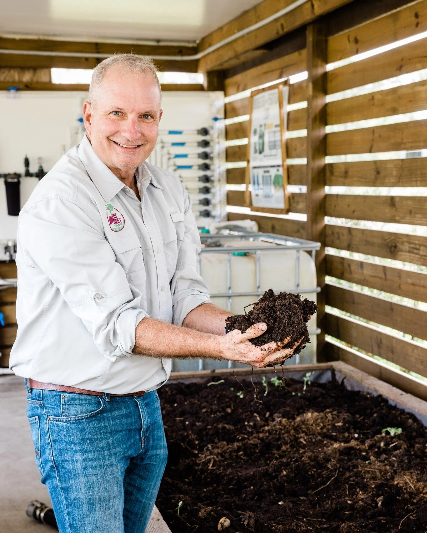 Small business are about the people, (and sometimes the animals). It's important to have imagery of what separates your business from the rest. @smallbeetfarm

#pezzphoto #ouraimistrue #environmentalportrait #smallbeetfarm