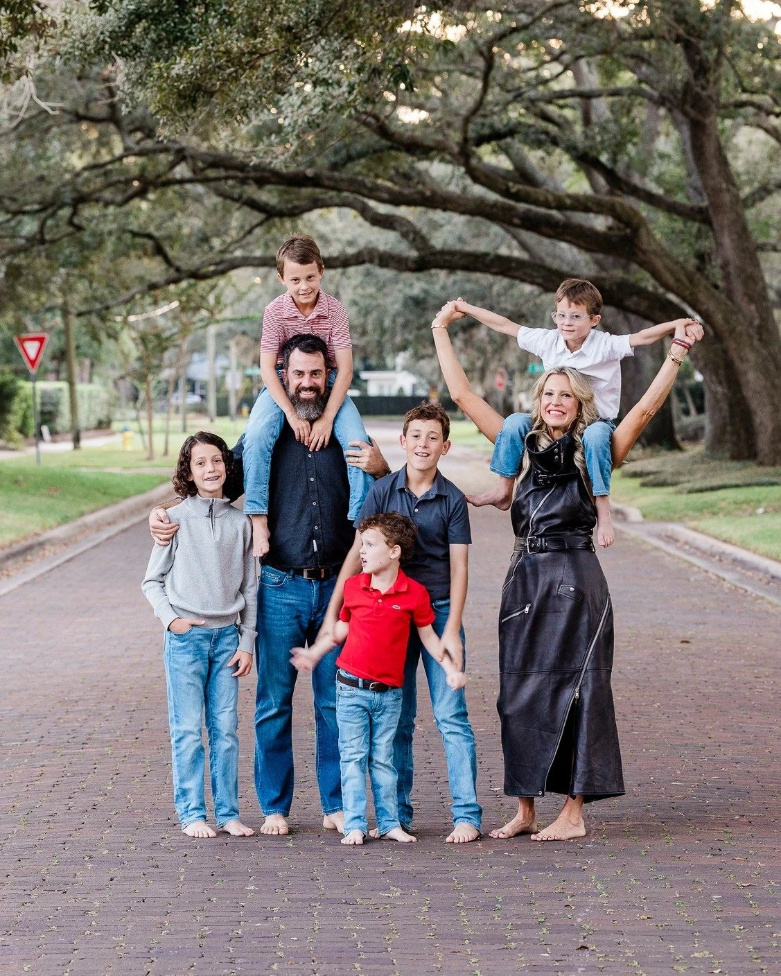 They grow up fast! I know it's a monumental achievement to get five kids dressed for family photos in lovely coordinating outfits, no less!

#pezzphoto #ouraimistrue #familyphotographytampa