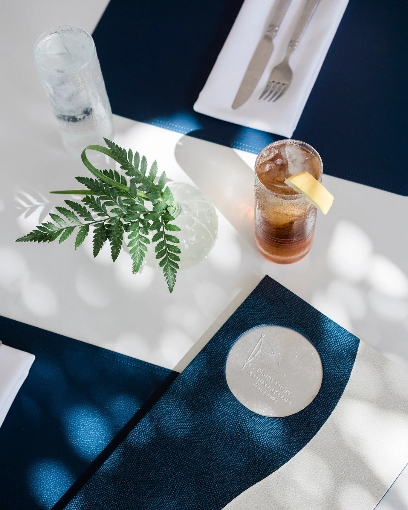 When dappled lighting steals the show. 

#pezzphoto #ouraimistrue #jbankdsign #commercialphotography #hospitality #foodphotography