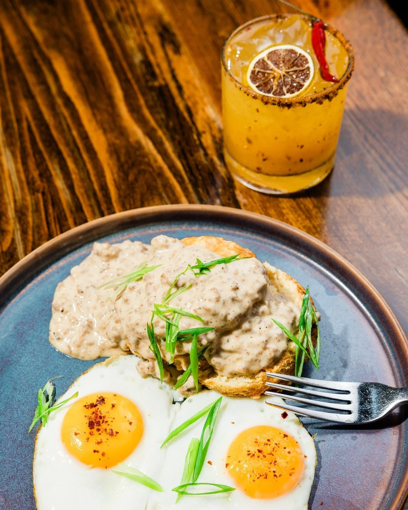 I captured images for this biscuits and gravy recipe for Tampa's Table cookbook at @elevagetampa 

#pezzphoto #ouraimistrue #tampastableaculinaryevolution