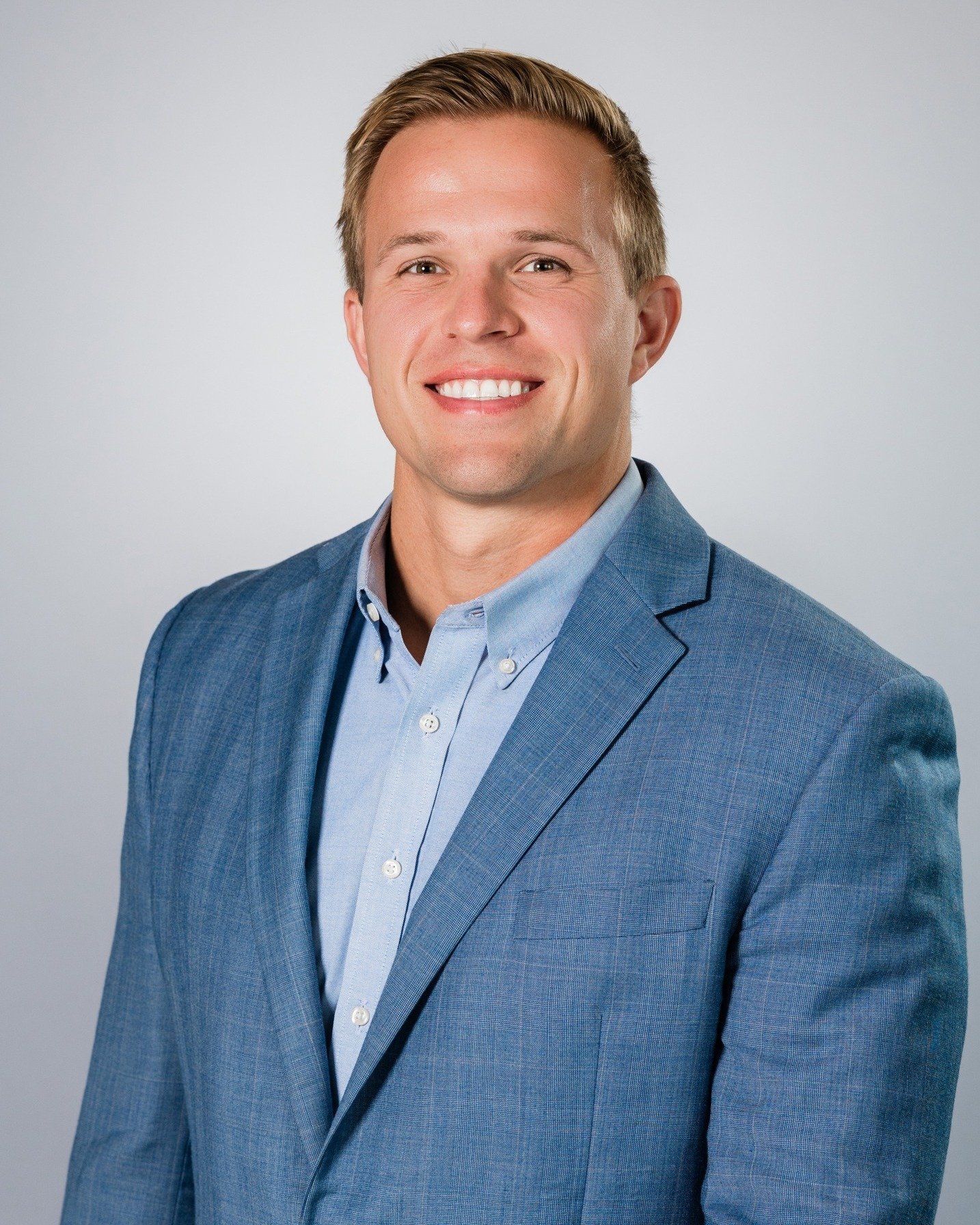 A lot of executives think photography is about looking good, but looking good is subjective. Your headshot is really about looking credible and approachable.

Is your headshot working for you?

#pezzphoto #ouraimistrue #corporateheadshots