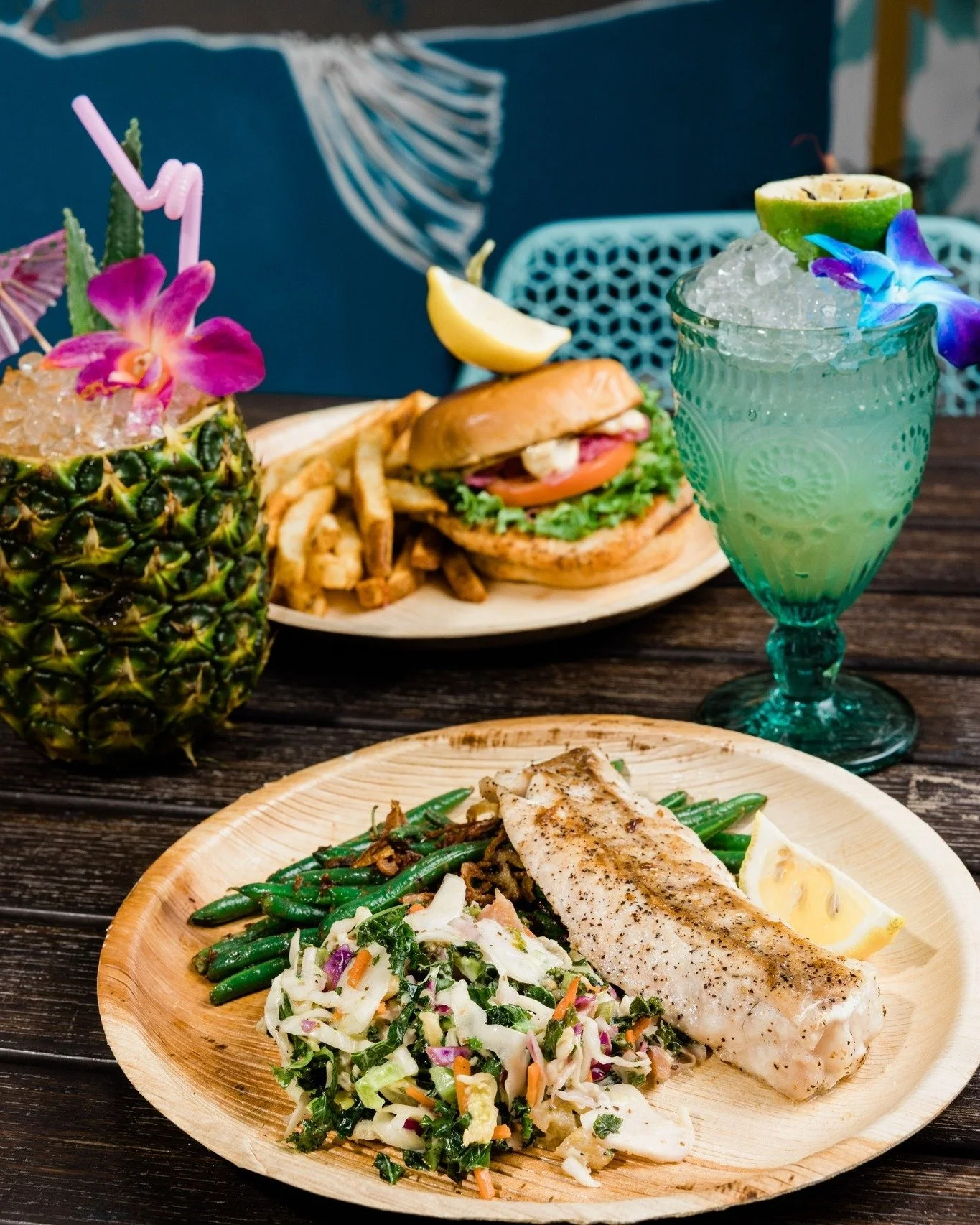 The goal for Trophy Fish's  St. Pete location: create a sense of place for social media images that are connected to the unique flavor of St. Petersburg. 

agency and creative direction: @sunnycollabs 
photography and styling: @pezzphoto

#pezzphoto 