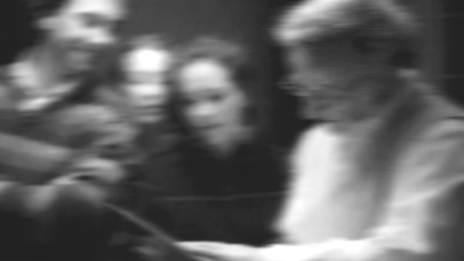 Imagen abstracta en blanco y negro utilizada como recurso visual editorial para representar procesos legales y toma de decisiones.