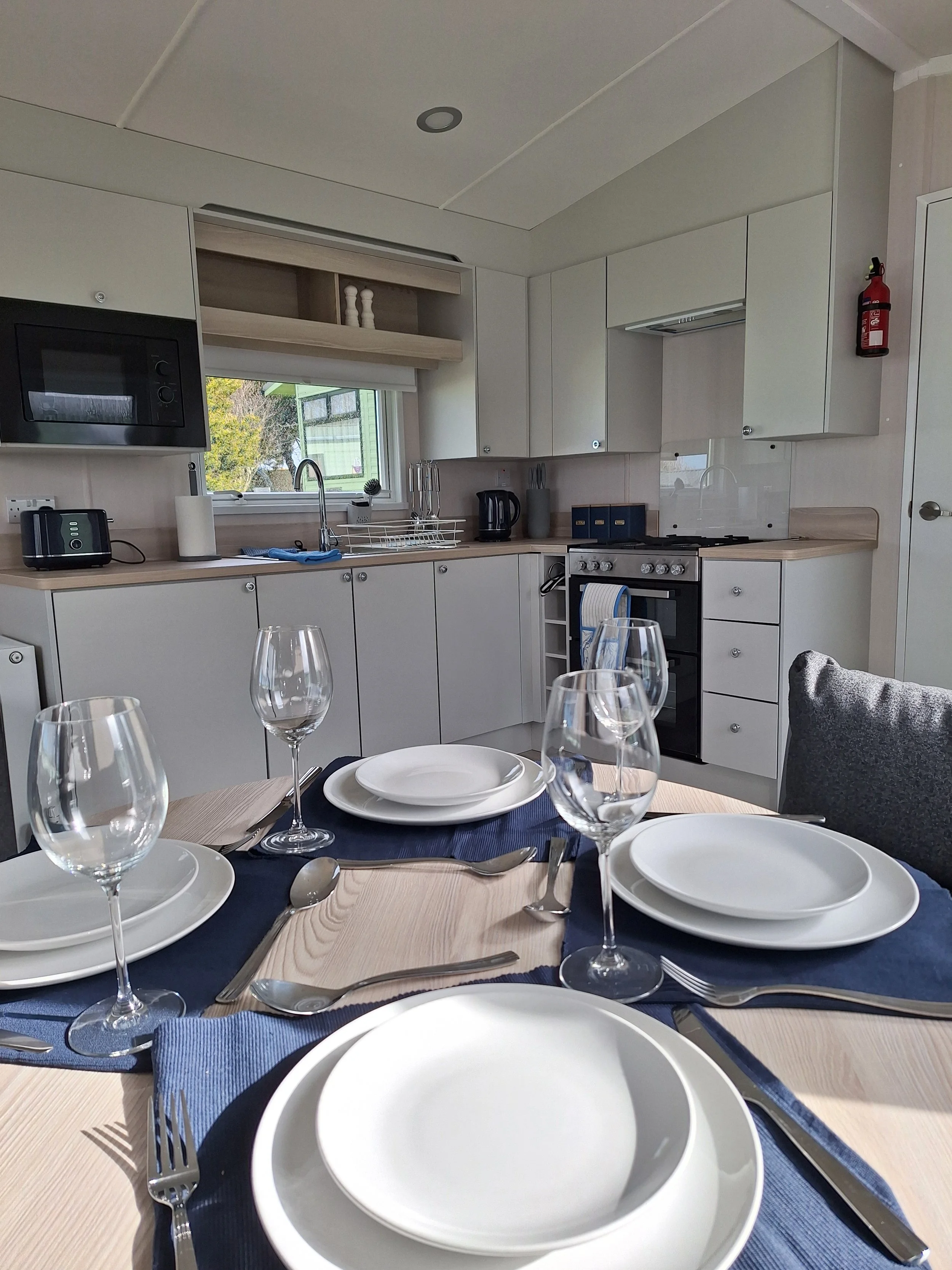 Dining/kitchen area