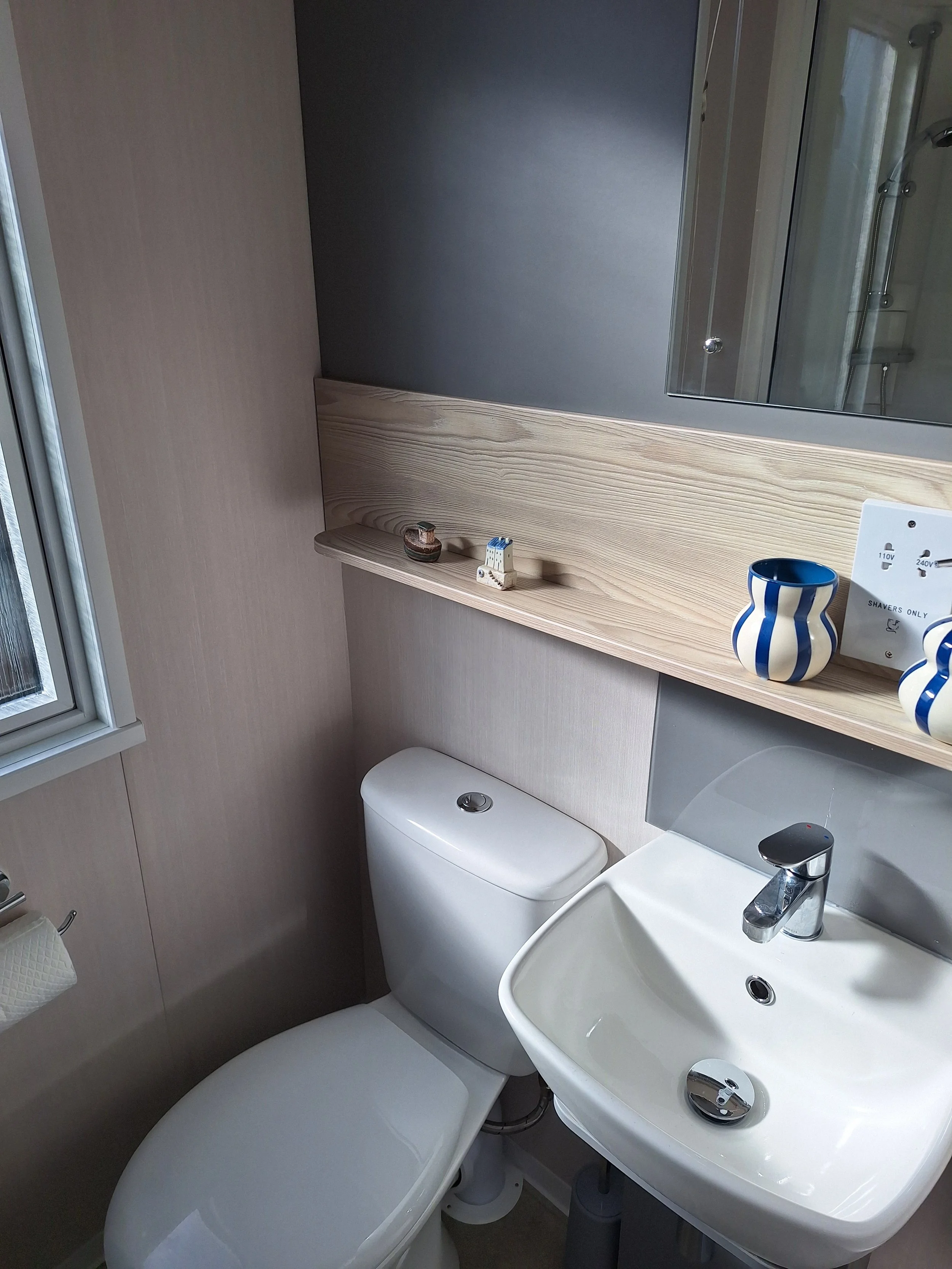 Main bathroom 