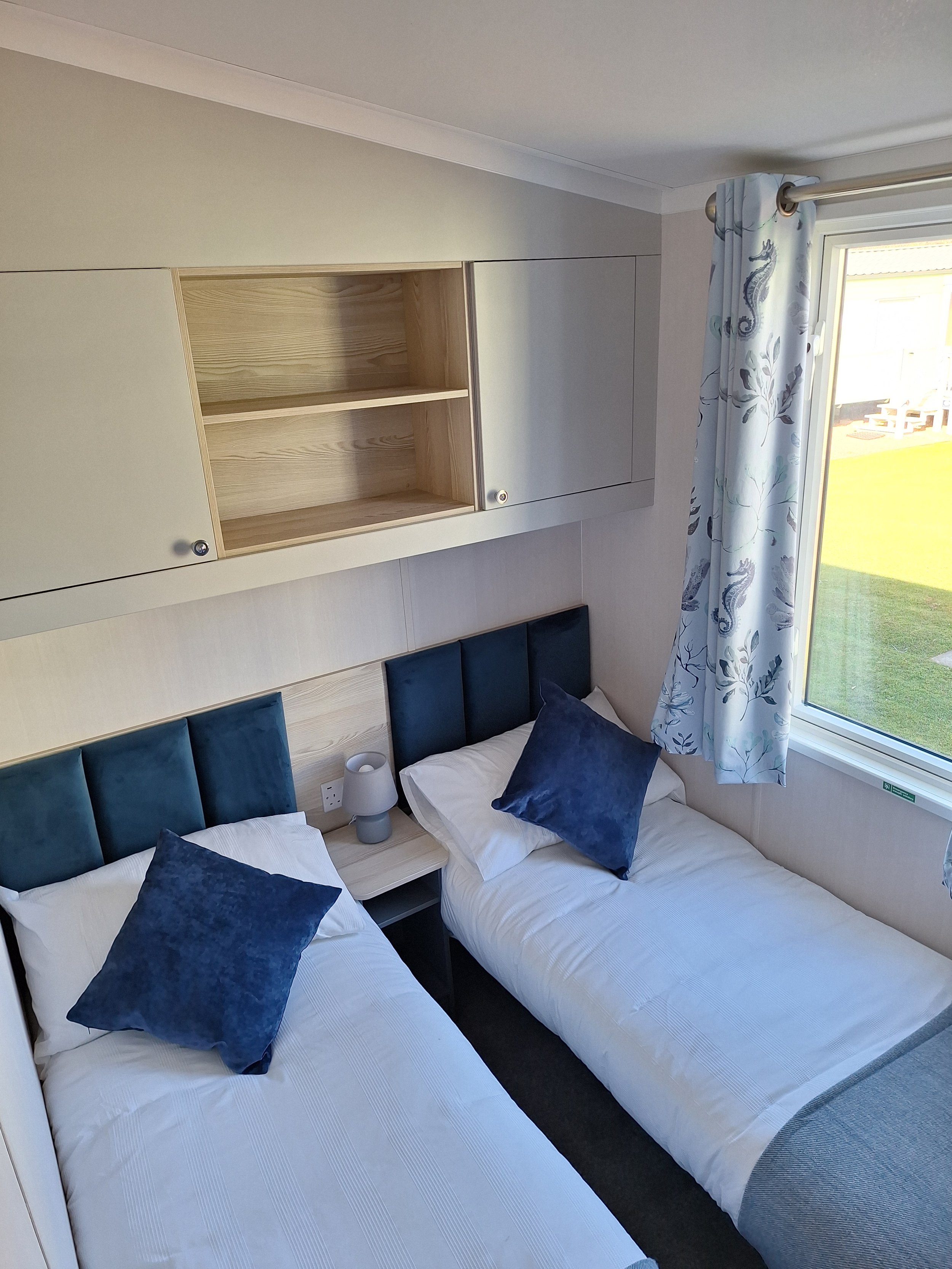 Twin bedroom 