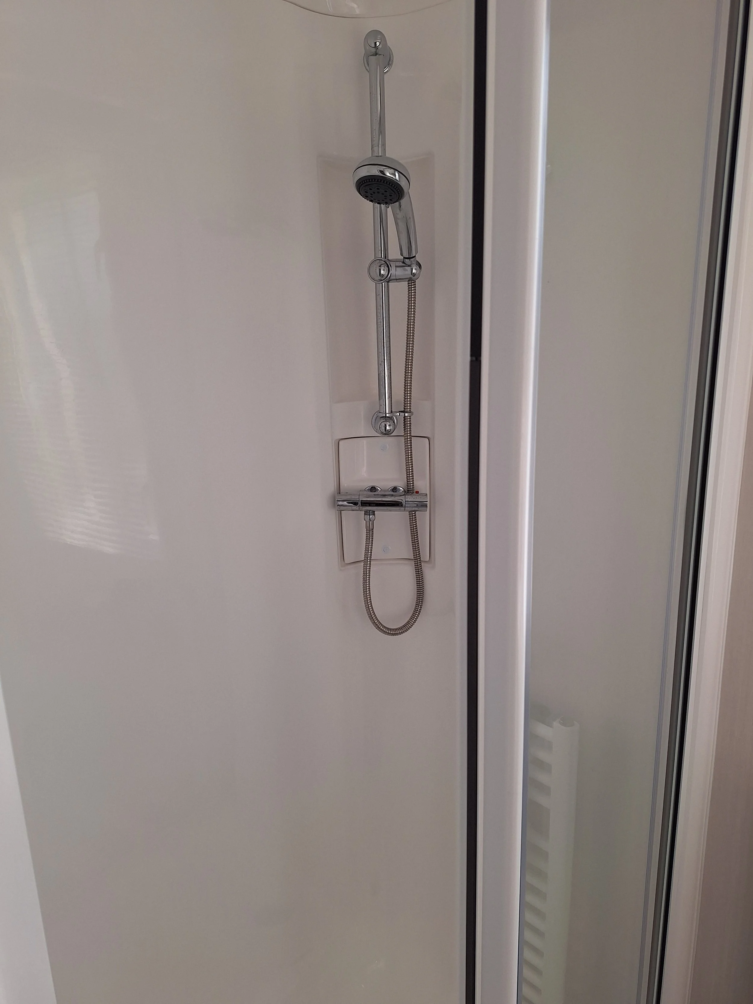 Main bathroom shower