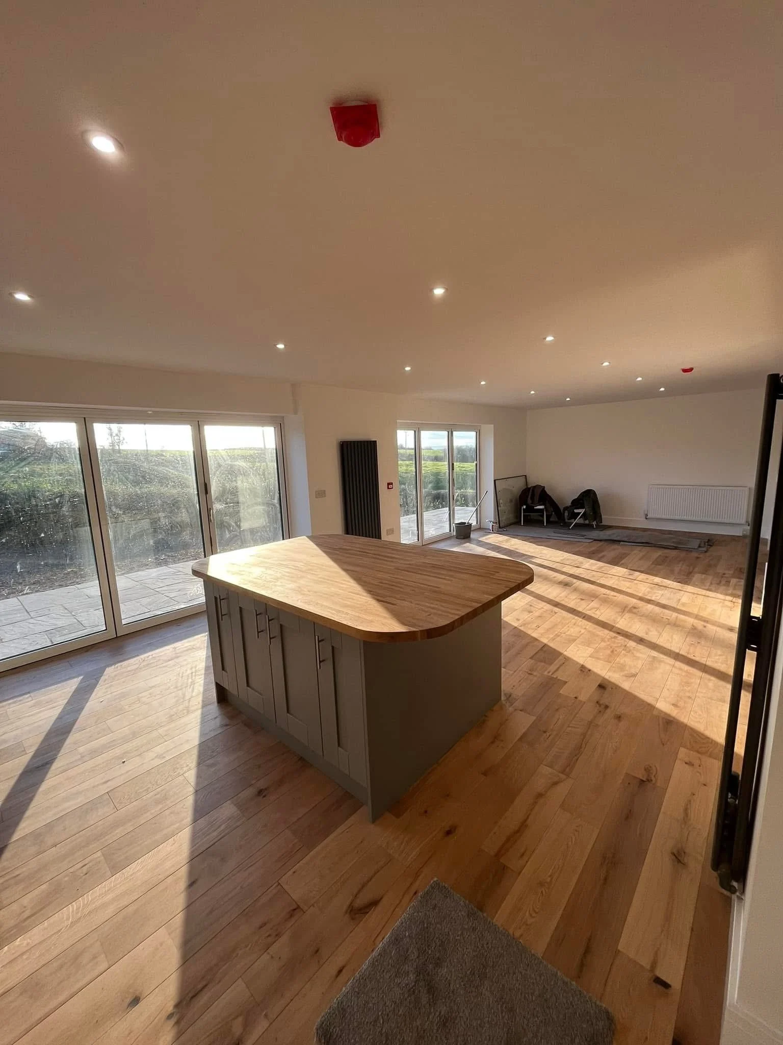 Oranssi carpenter using bench saw