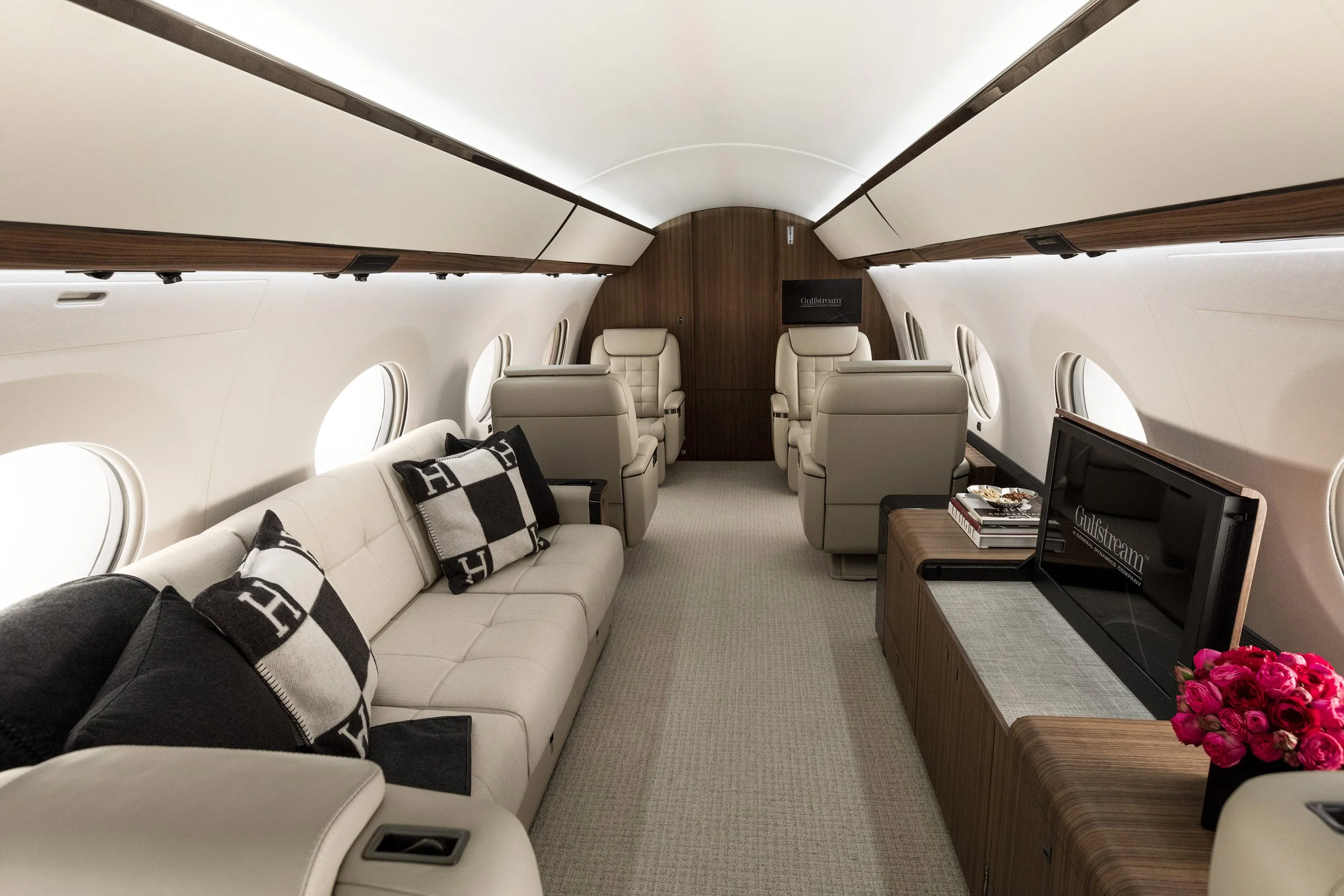 AIRCRAFT INTERIOR CLEANING & DETAILING LONG ISLAND, NASSAU & SUFFOLK COUNTY. PRIVATE JET CLEANING.